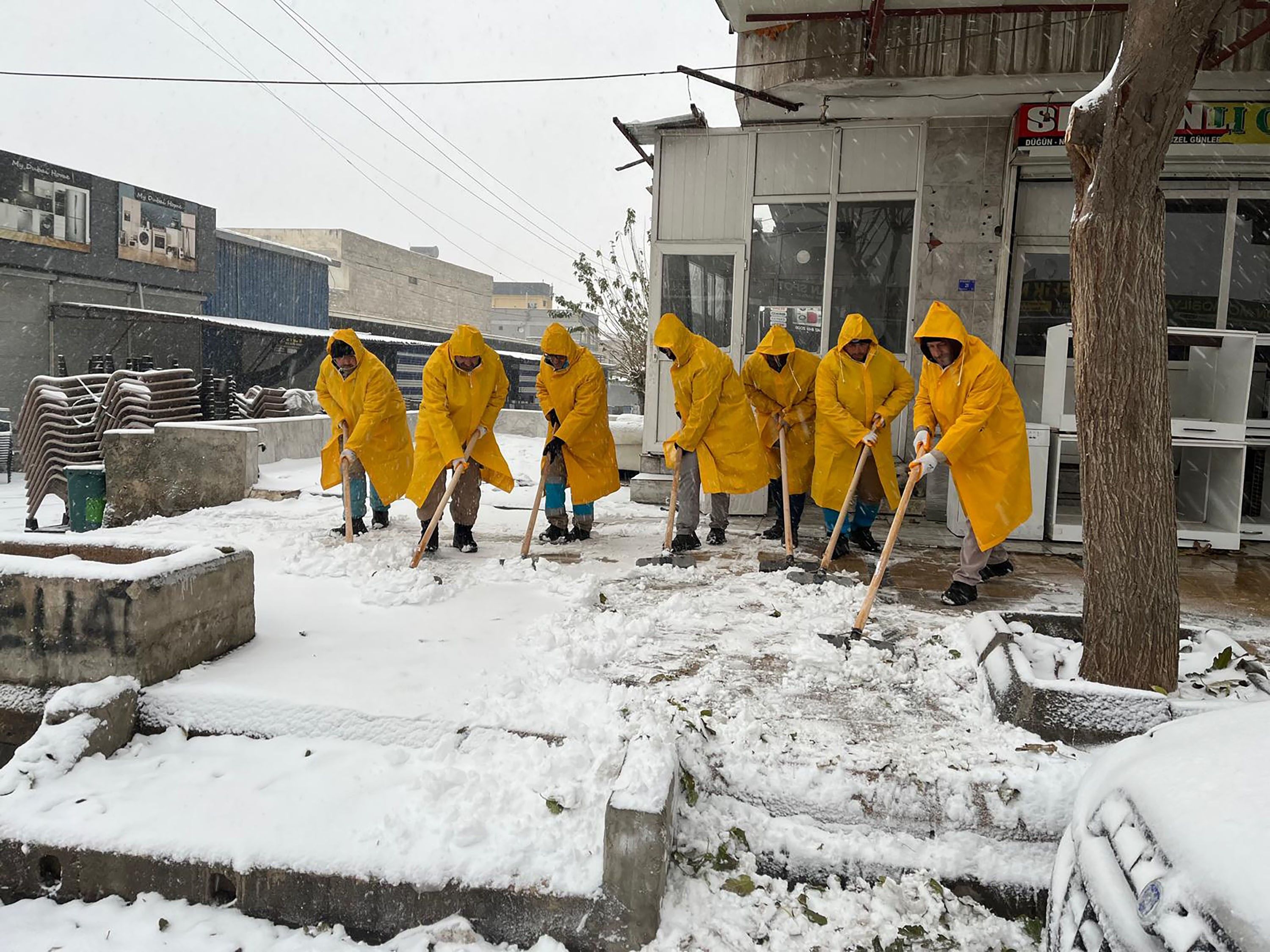 Hali̇li̇ye’de Kar Yağişi Alarmi Beledi̇ye Eki̇pleri̇ Sahada (3)