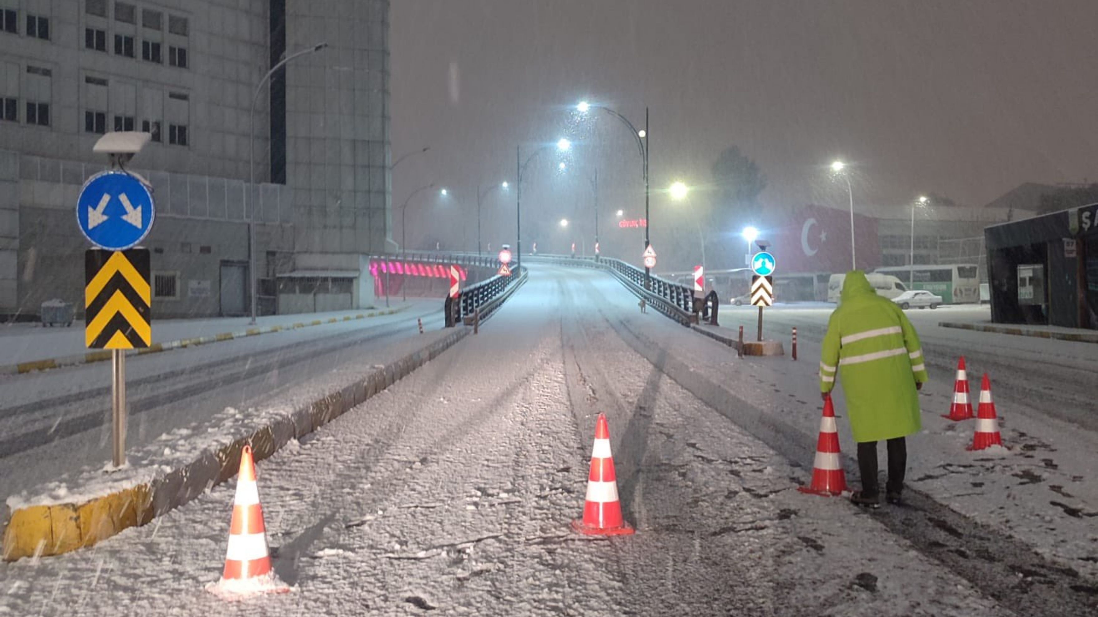 Kar Kapalı Yol