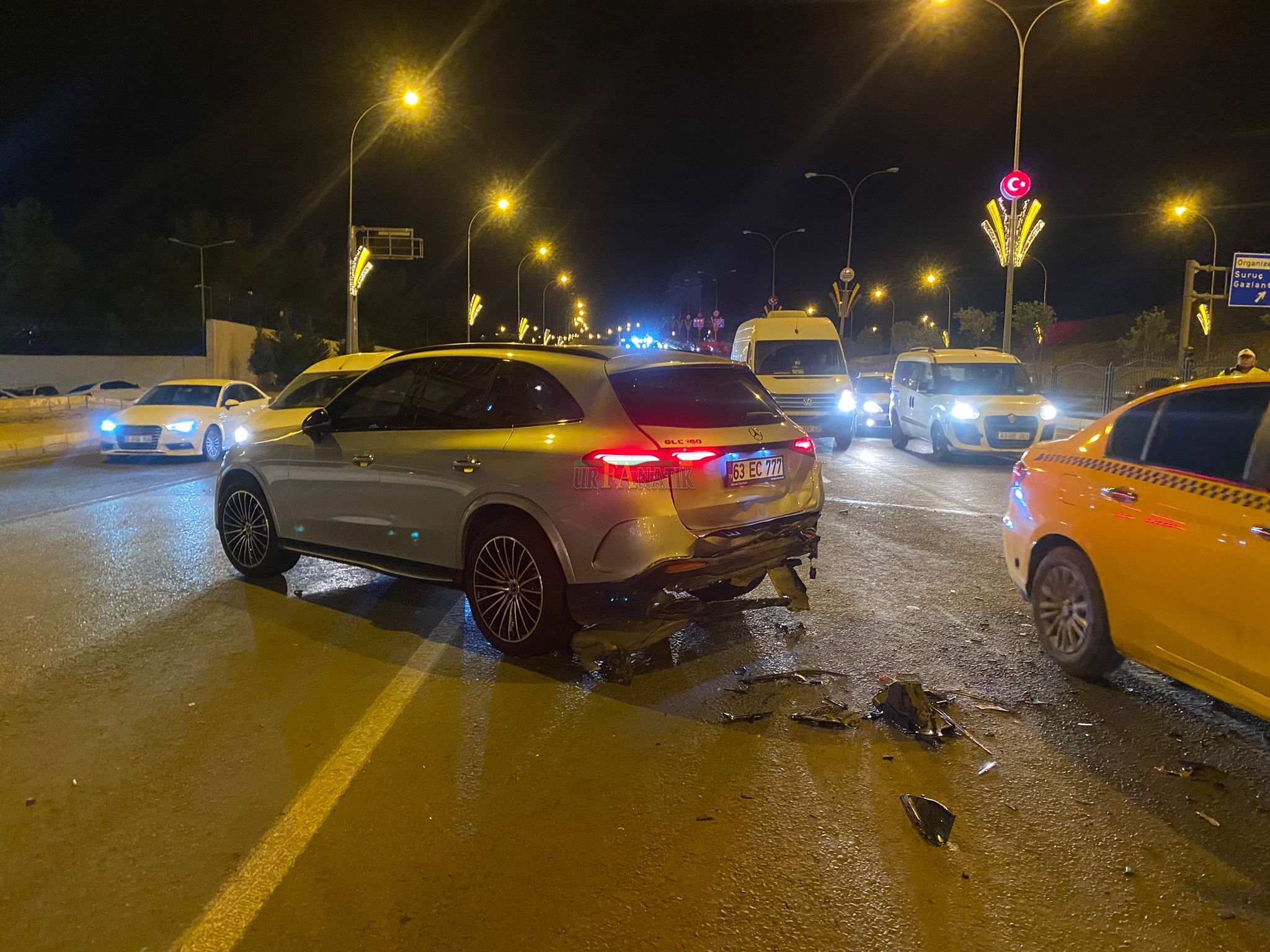 Karaköprü Gap Bulvarı’nda Çarpışan Araçlar Hurdaya Döndü (4)
