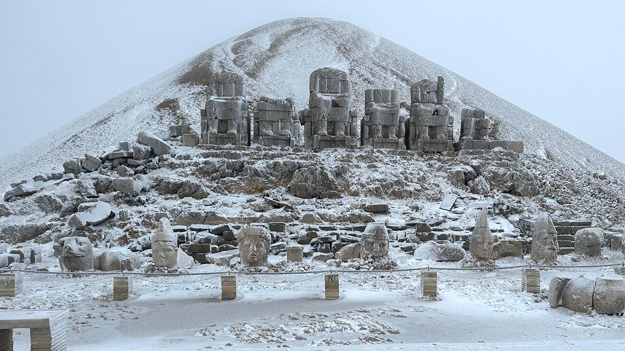Nemrut Dağı Kar Nedeniyle Yollar Kapandı (4)