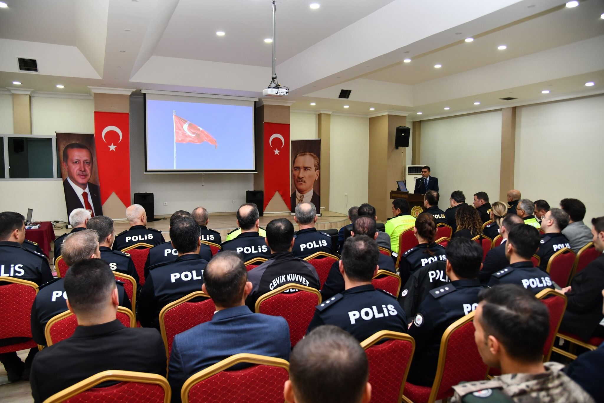 Şanlıurfa İl Emniyet Müdürlüğü, Aylık Değerlendirme Toplantısını Polisevi’nde Gerçekleştirdi (9)