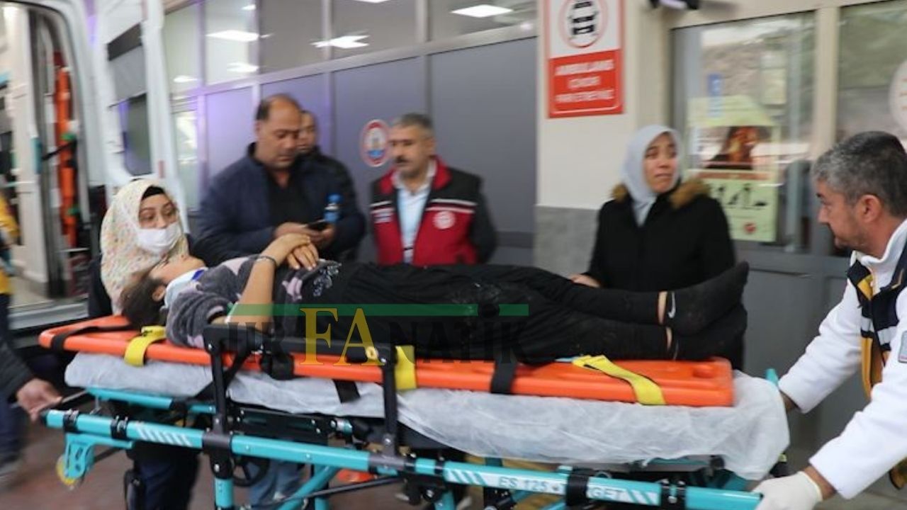 Şanlıurfa Suruç Karayolunda Hafif Ticari Araç Ile Otomobil Çarpıştı (3)