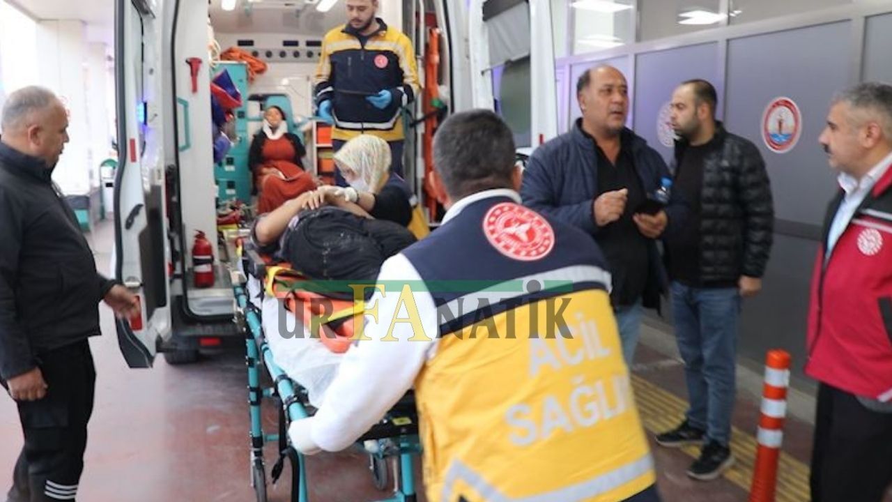 Şanlıurfa Suruç Karayolunda Hafif Ticari Araç Ile Otomobil Çarpıştı (4)