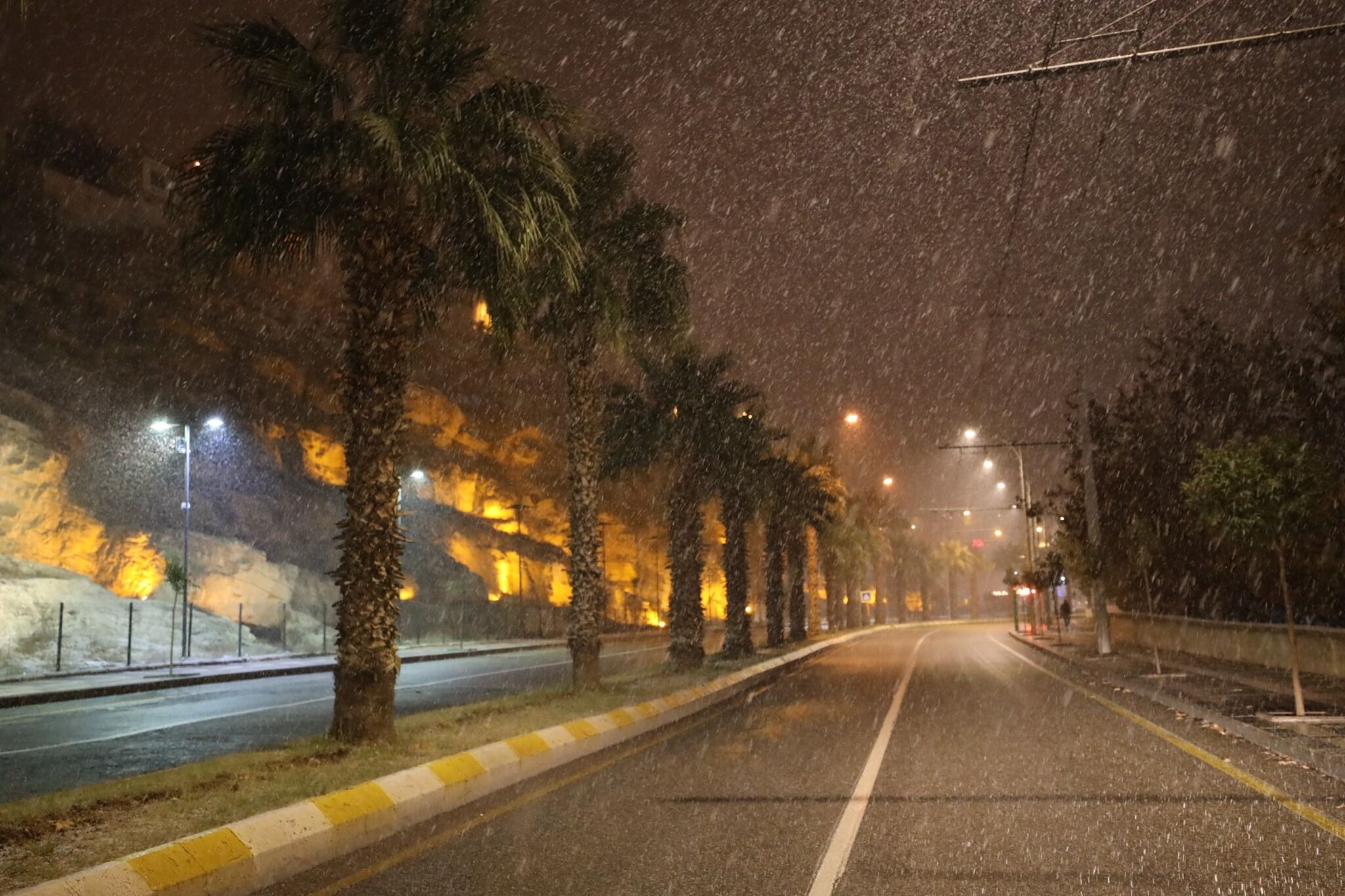 Şanlıurfa’da Kar Yağışı Etkili Oldu, Şehir Beyaza Büründüü (2)