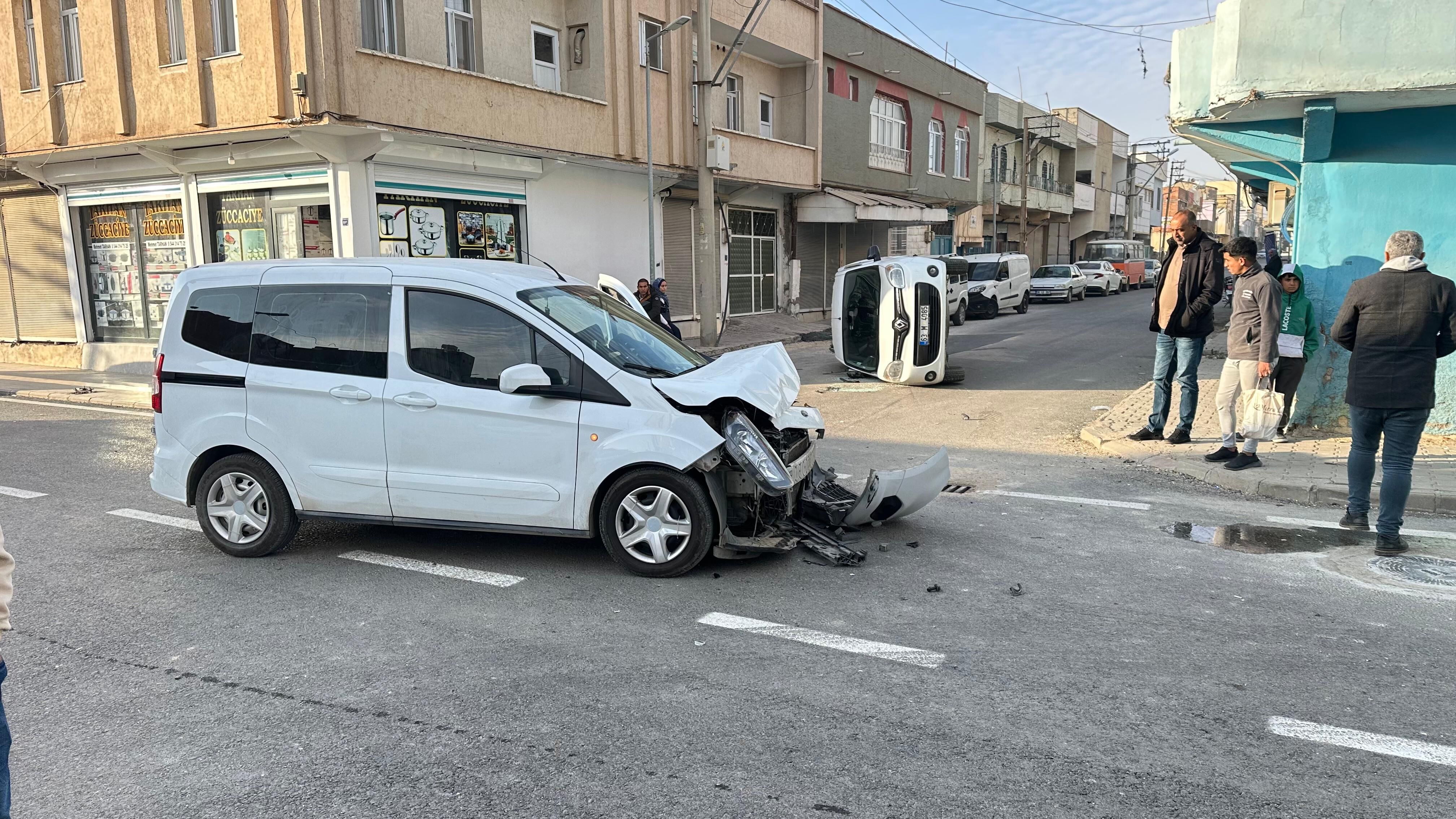 Şehit Ömer Halisdemir Caddesi’nde İki Araç Çarpıştı (2)