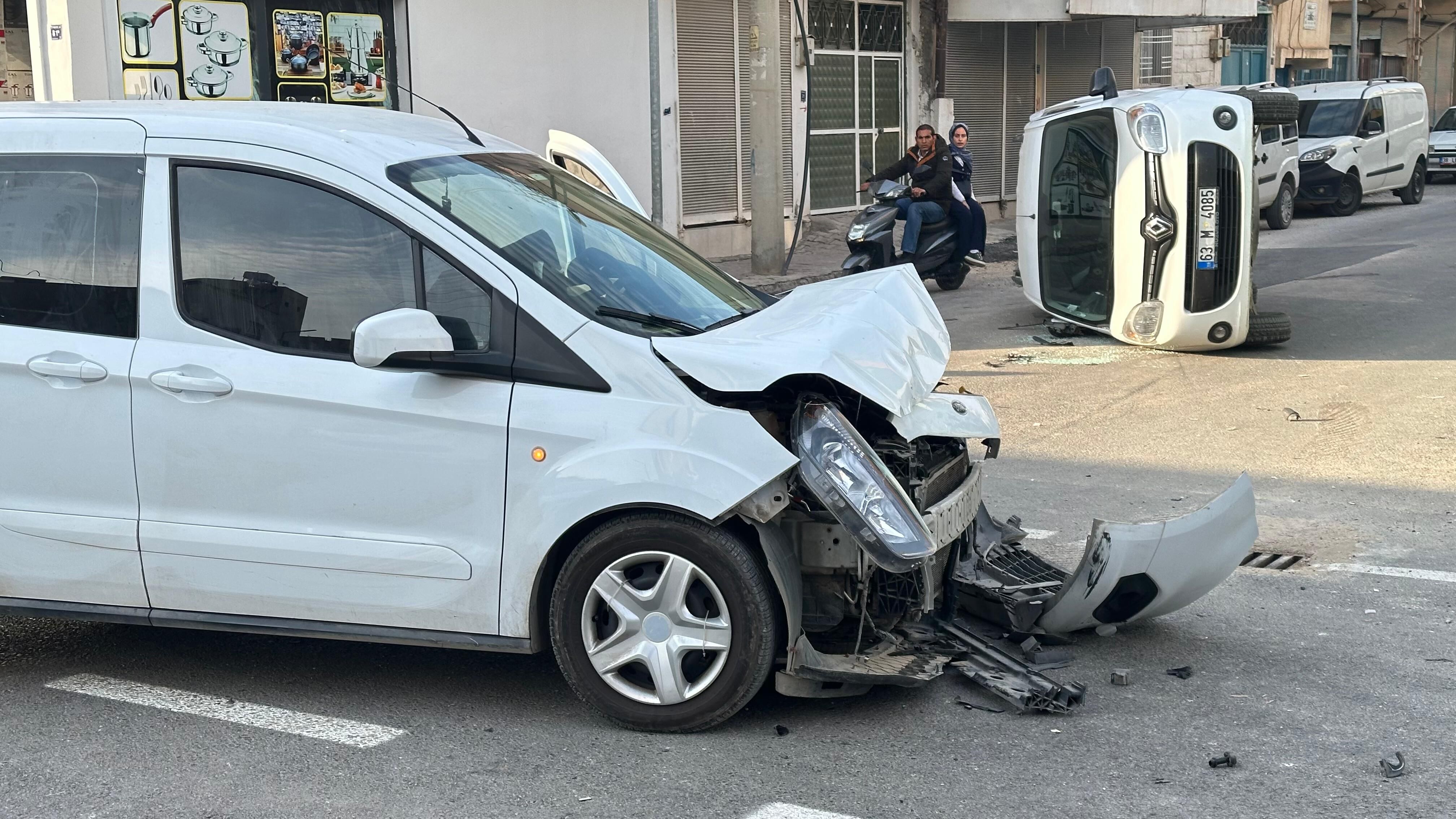 Şehit Ömer Halisdemir Caddesi’nde İki Araç Çarpıştı (3)
