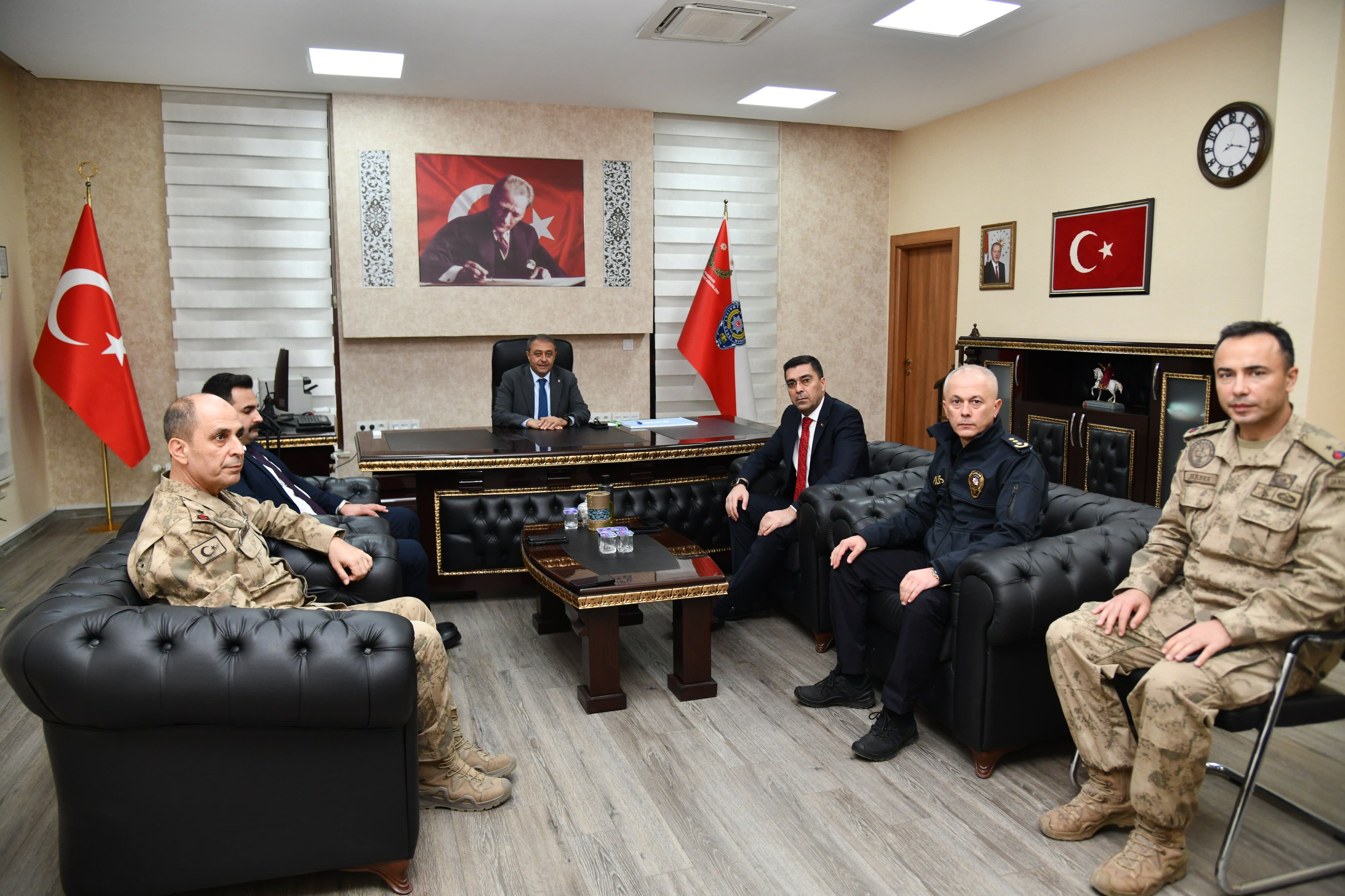 Vali Şıldak, Viranşehir’de Emniyet Ve Jandarma Personeliyle Görüştü (1)