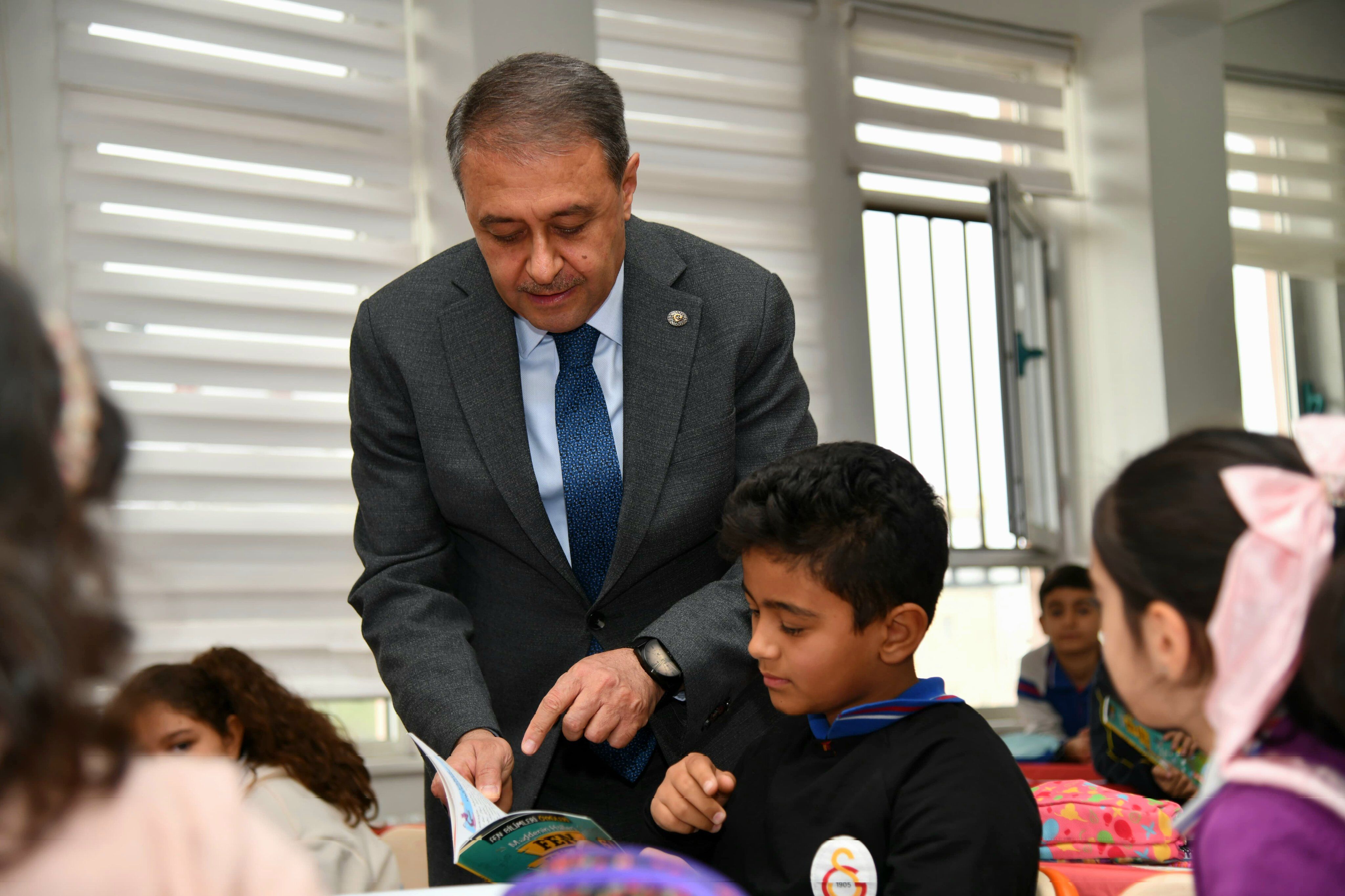 Vali Şıldak Viranşehir’de Öğrencilerle Buluştu Görsel 1