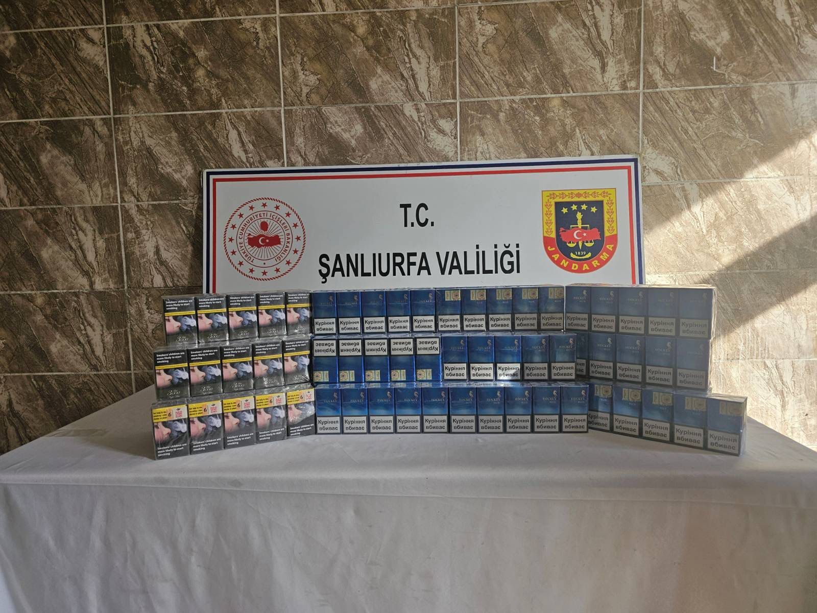 Viranşehir’de Kaçak Tütün Ve Alkol Operasyonu Binlerce Paket Ele Geçirildi Görsel 2