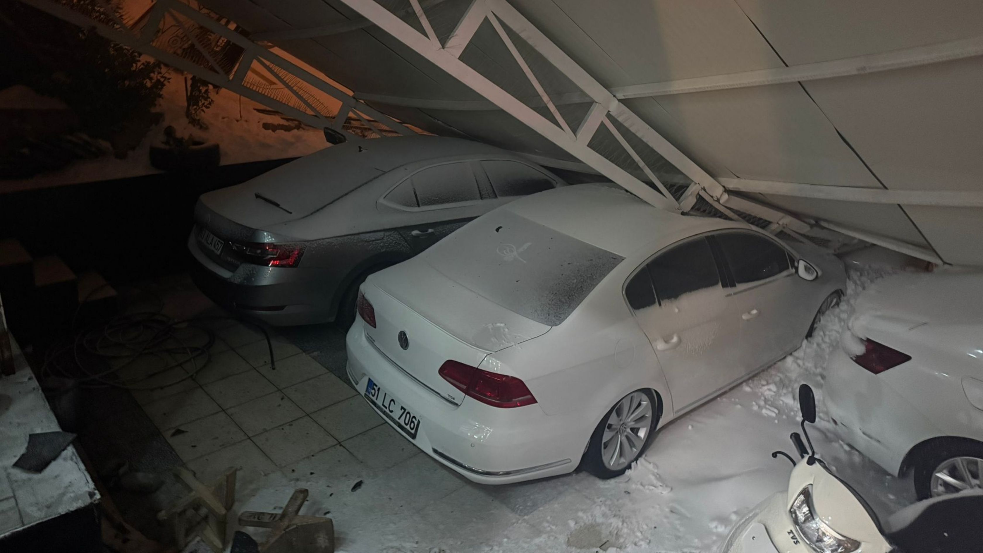 Araçlar Kar Altında