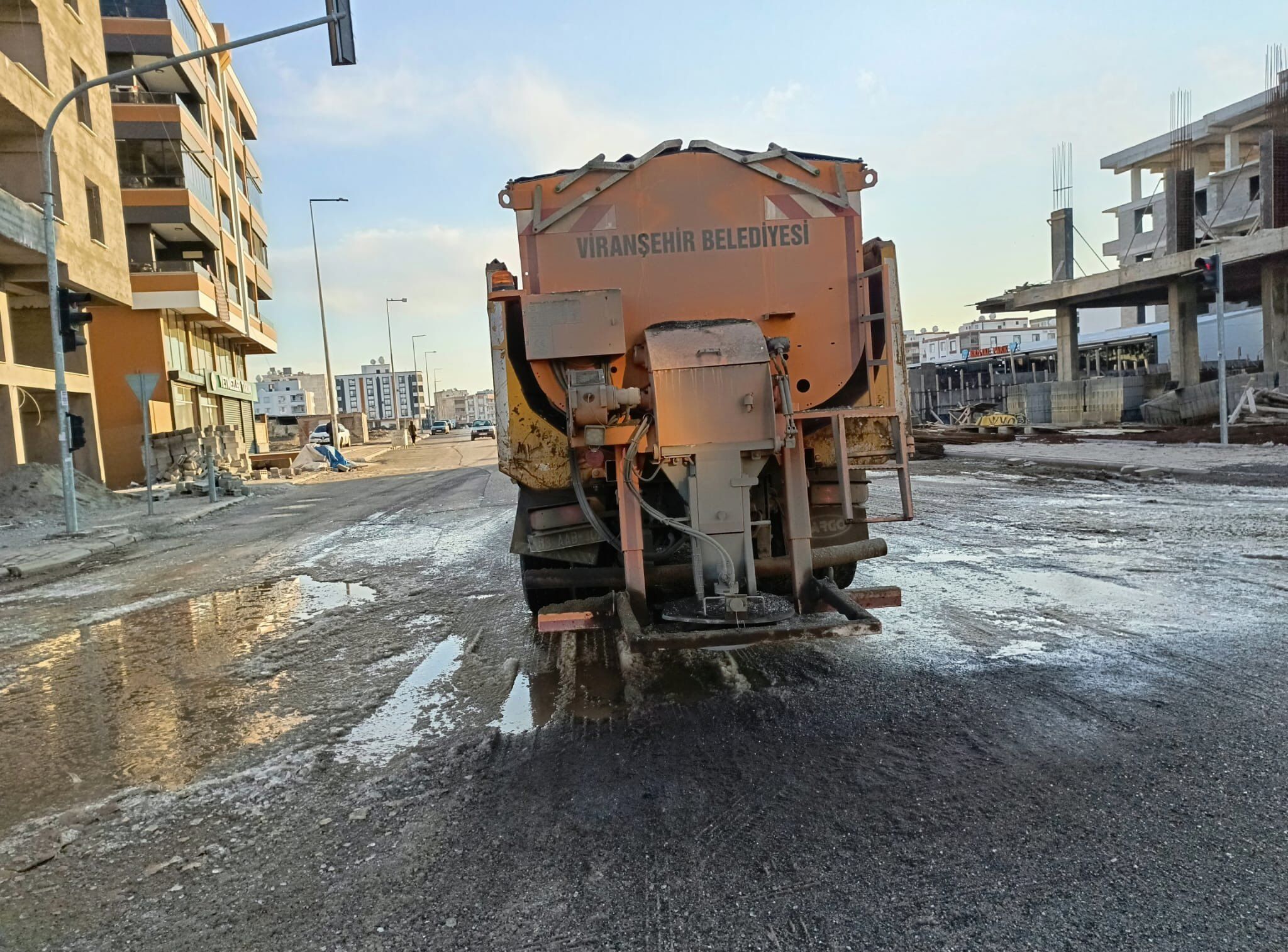 Fen İşleri Ekipleri Buzlanmaya Karşı Sahada (1)