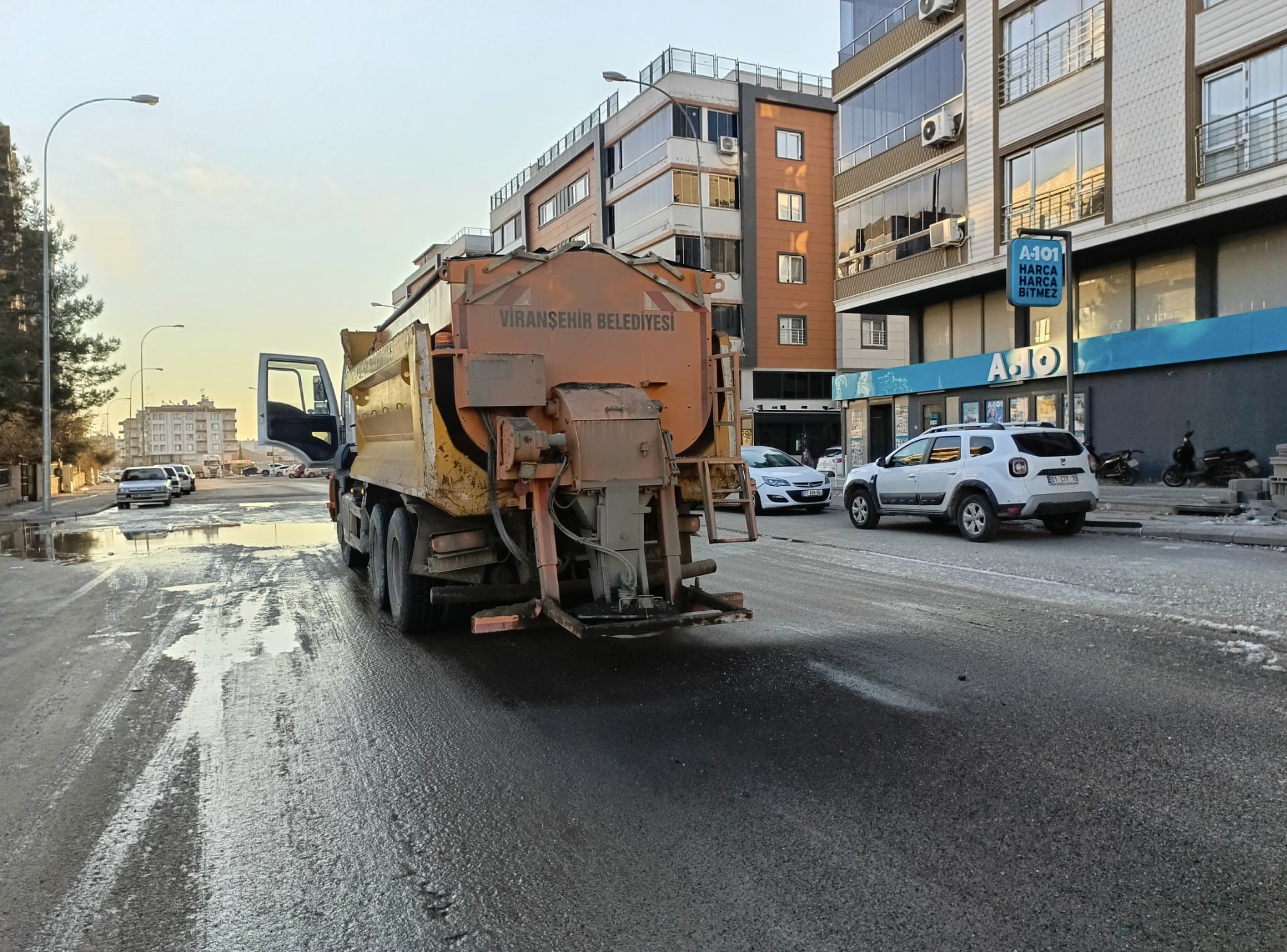 Fen İşleri Ekipleri Buzlanmaya Karşı Sahada (2)