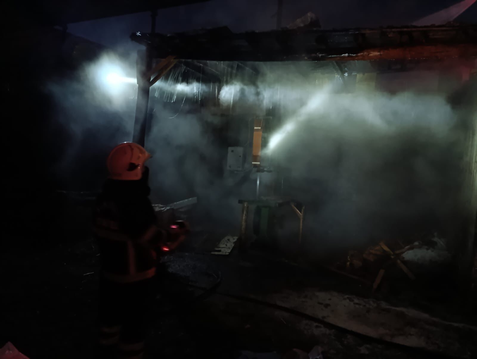 Haliliye’de Odun Satışı Yapılan İş Yerinde Yangın (3)