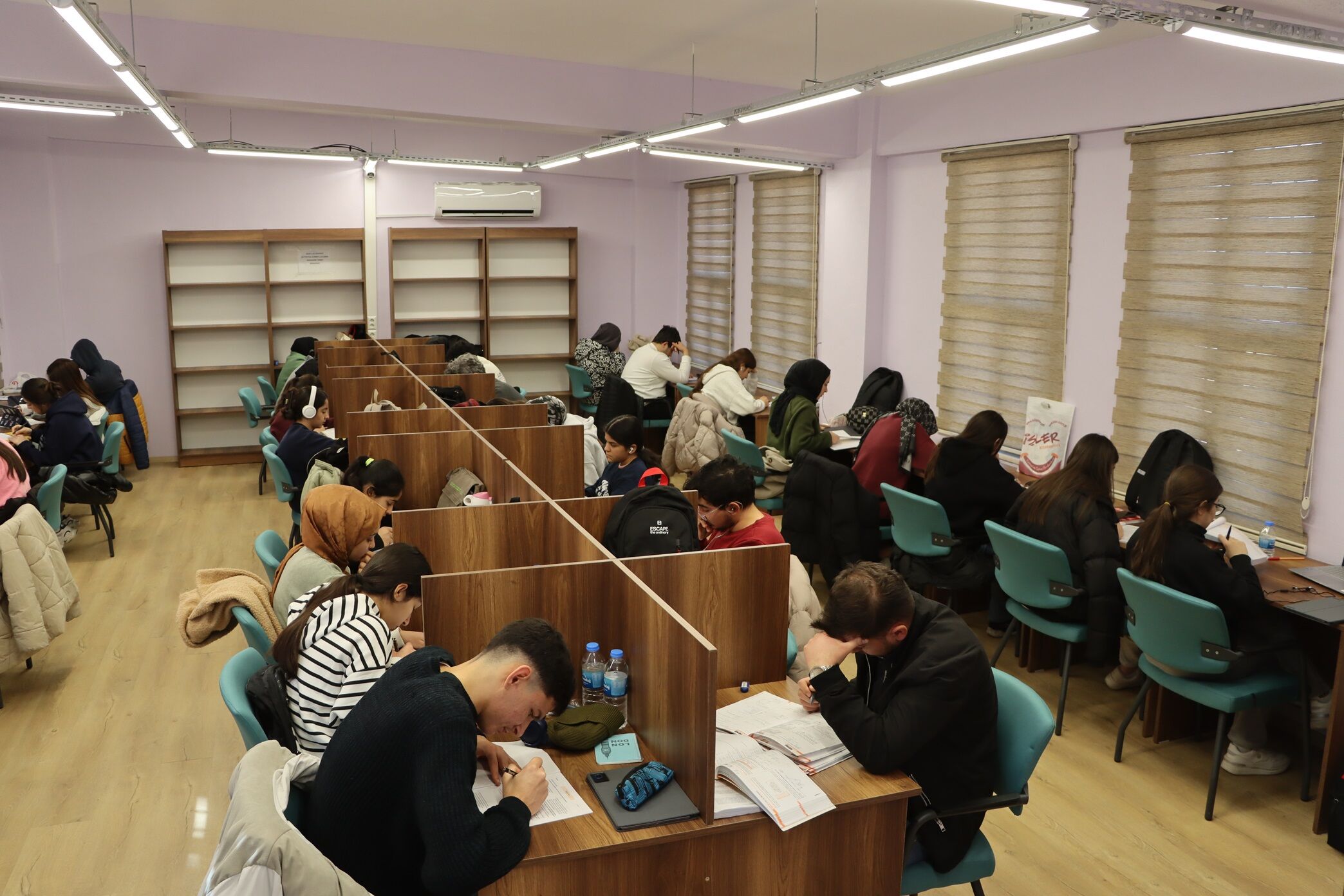 Karaköprü Beledi̇yesi̇ Bi̇nlerce Öğrenci̇ye Ders İmkâni Sunuyor (2)