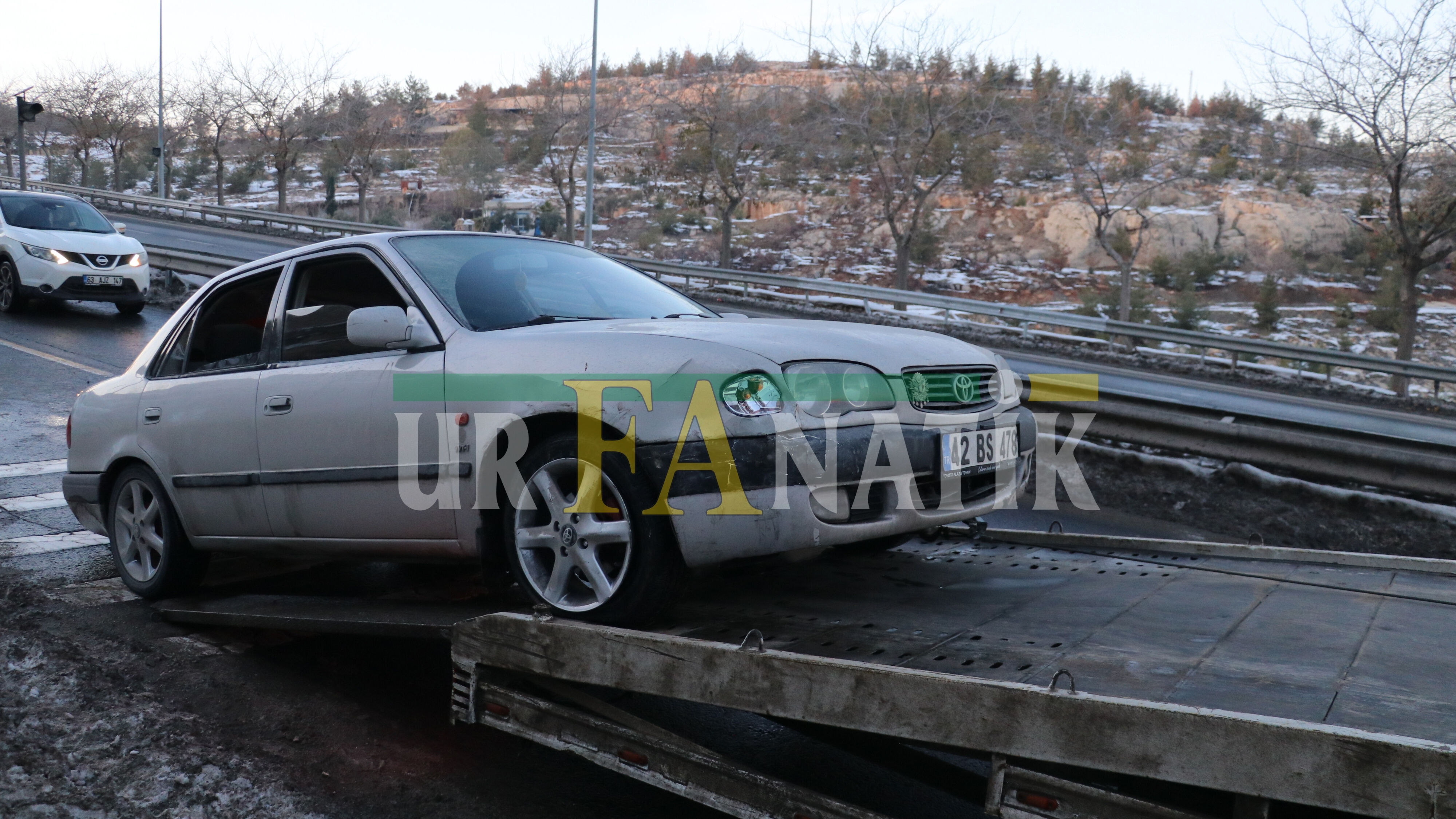 Şanlıurfa Eyyübiye’de Buzlanan Yolda Trafik Kazası