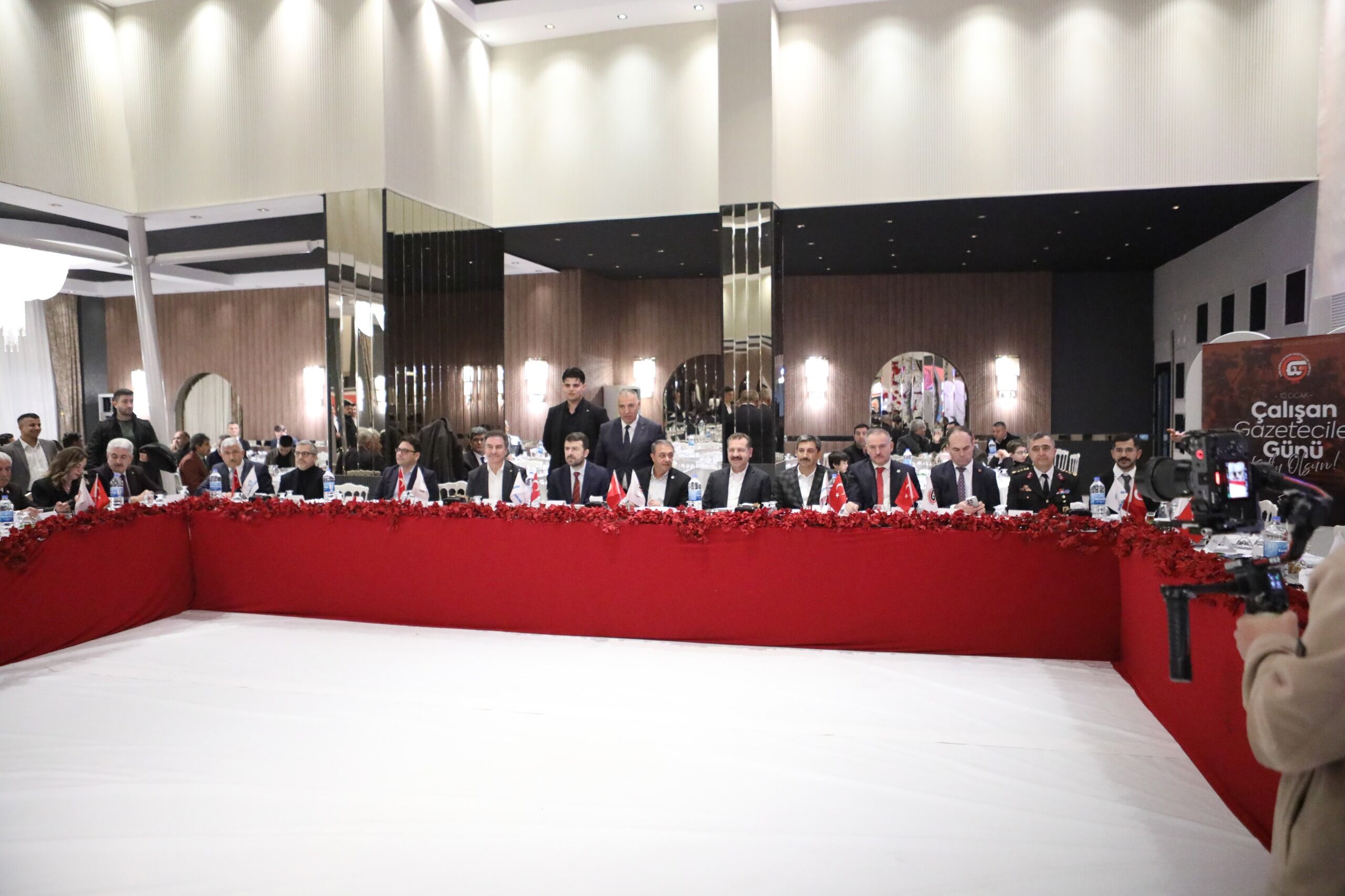 Şanlıurfa’da 10 Ocak Çalışan Gazeteciler Günü Ülke Basınında Manşet Oldu (456)