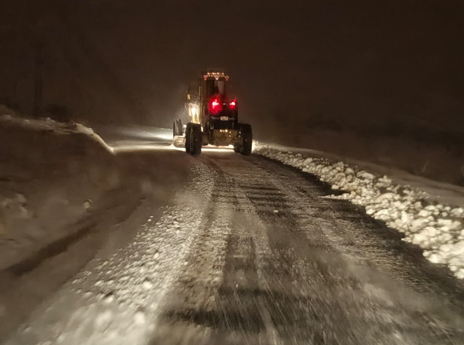 Şanlıurfa’da Kar Engeli Aşıldı, Kapanan Yollar Açıldı (9)