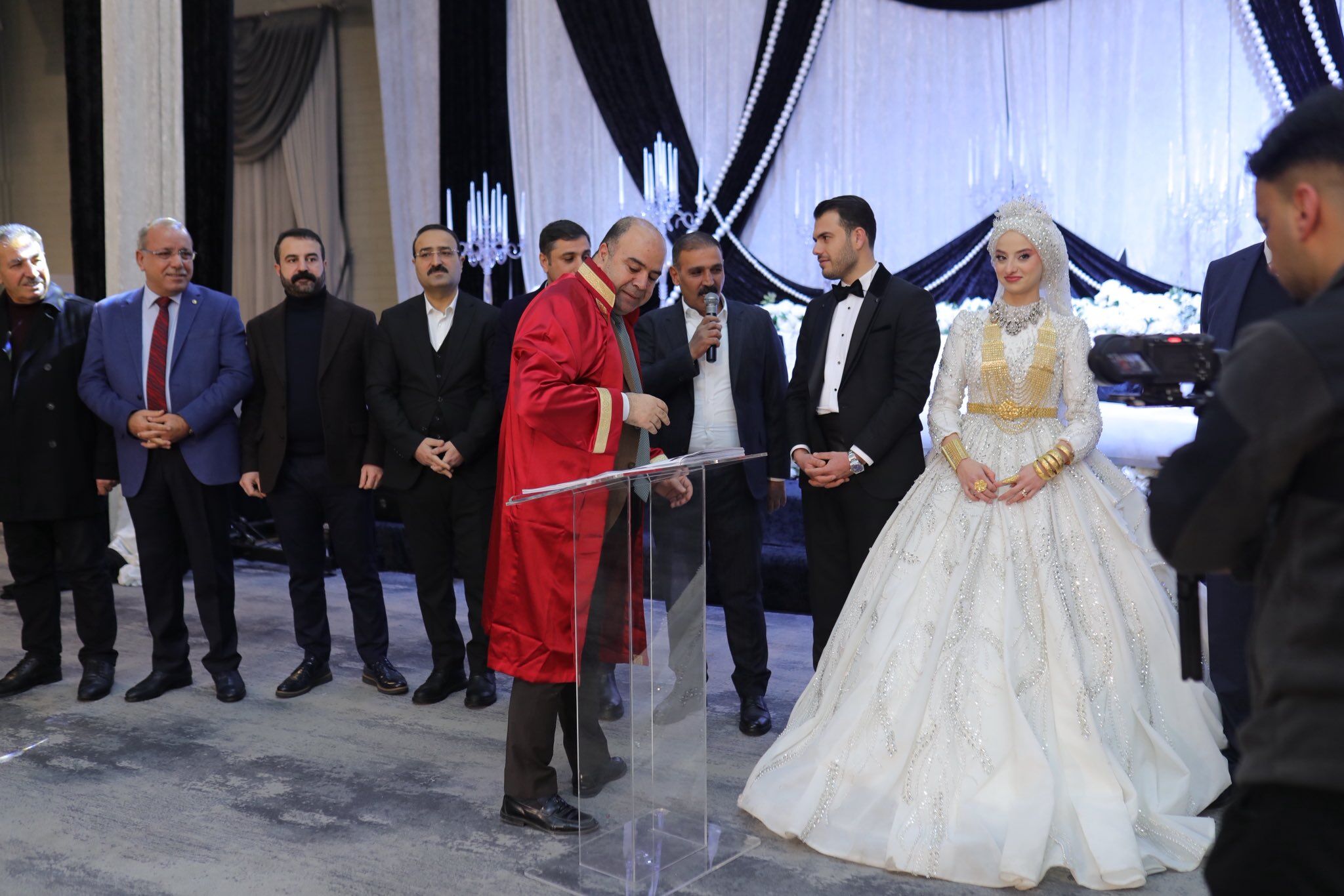 Şanlıurfa’da Nursena Taş Ve Samet Çiftçi Görkemli Düğünle Dünyaevine Girdi (1)
