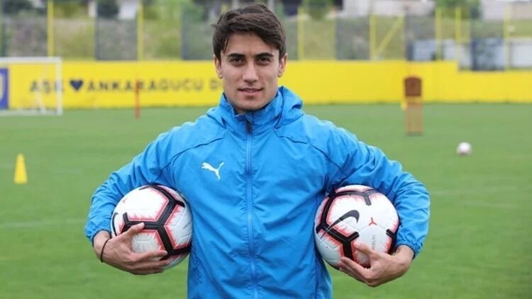 Şanlıurfasporlu Eski Futbolcu Sarıyer Fk’ya İmza Attı (1)