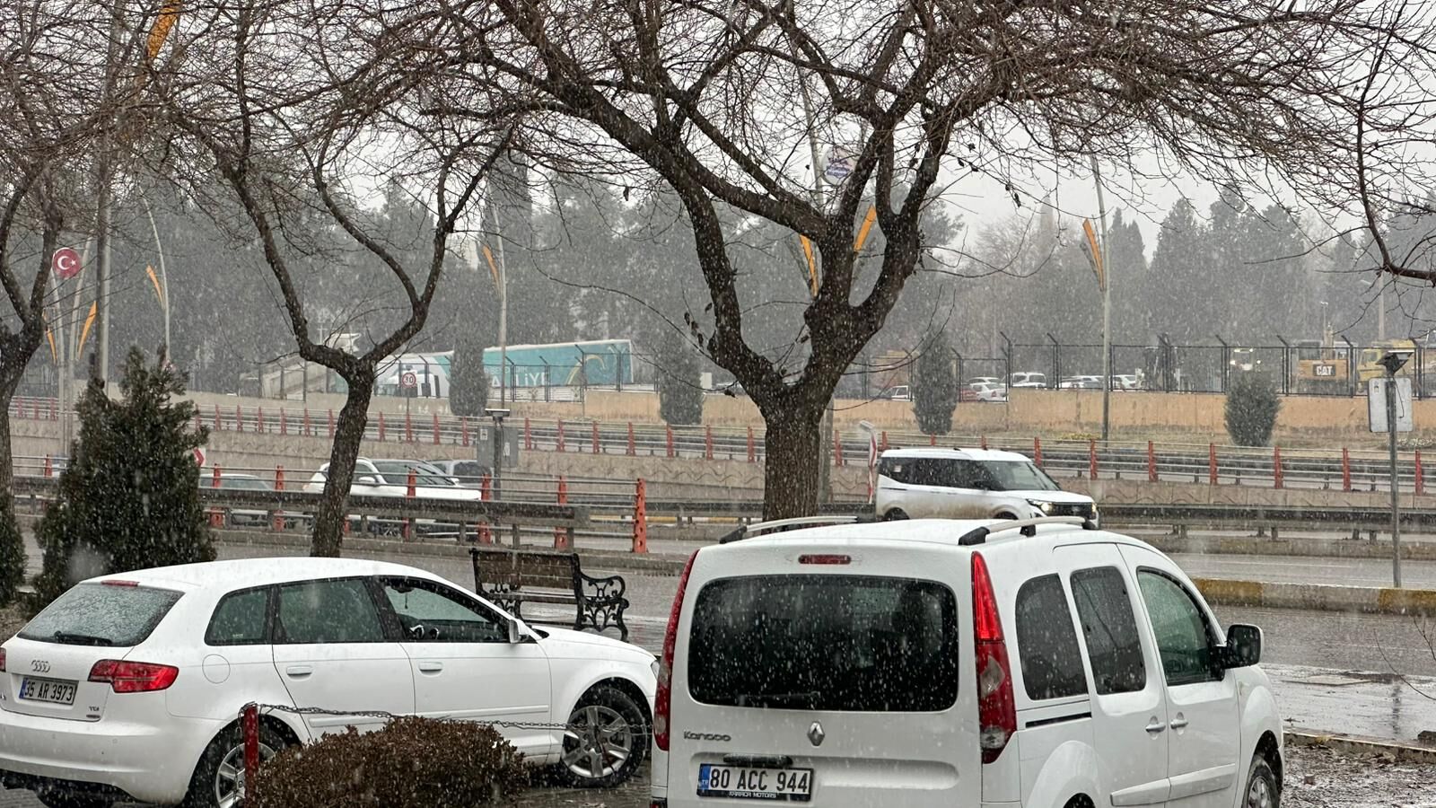 Son Daki̇ka! Şanlıurfa’da Beklenen Kar Yağışı Başladı (25)