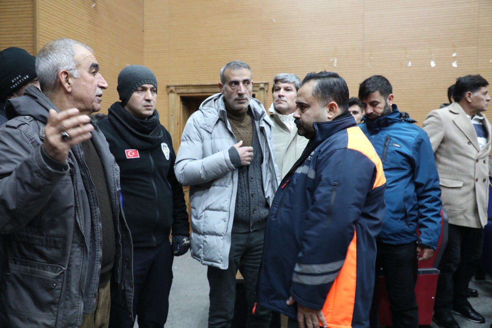 Vatandaşlar Yolda Kaldı Belediye Kapılarını Açtı 1