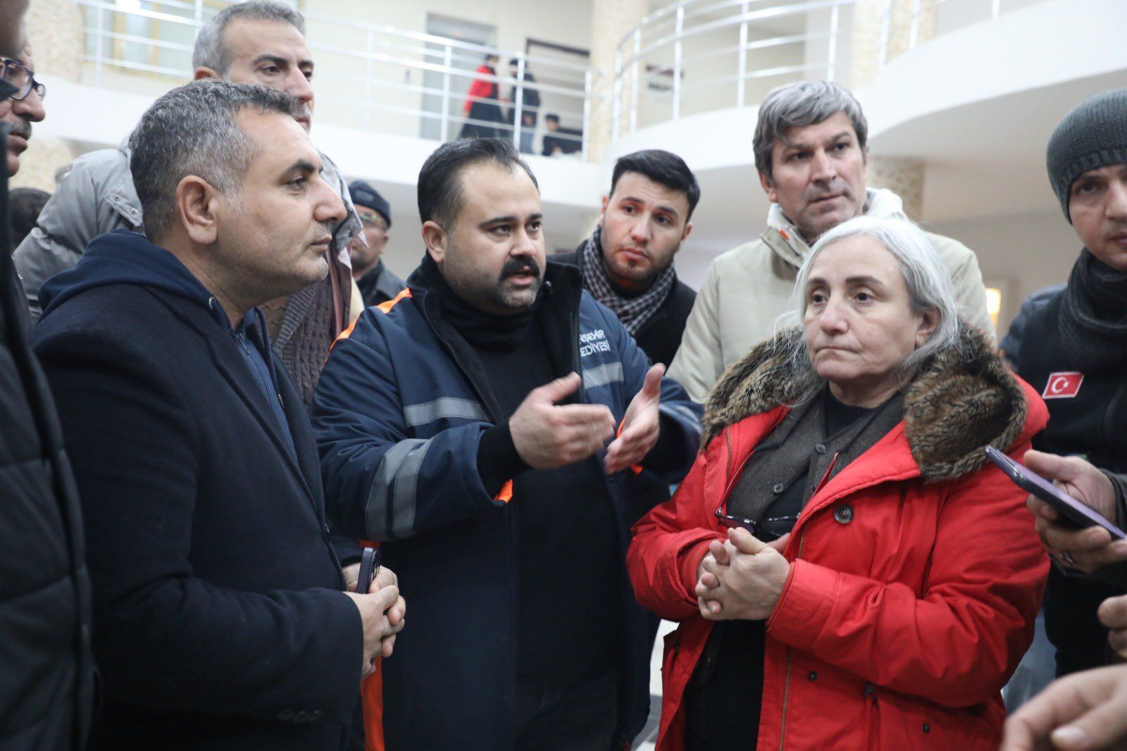 Vatandaşlar Yolda Kaldı Belediye Kapılarını Açtı 2