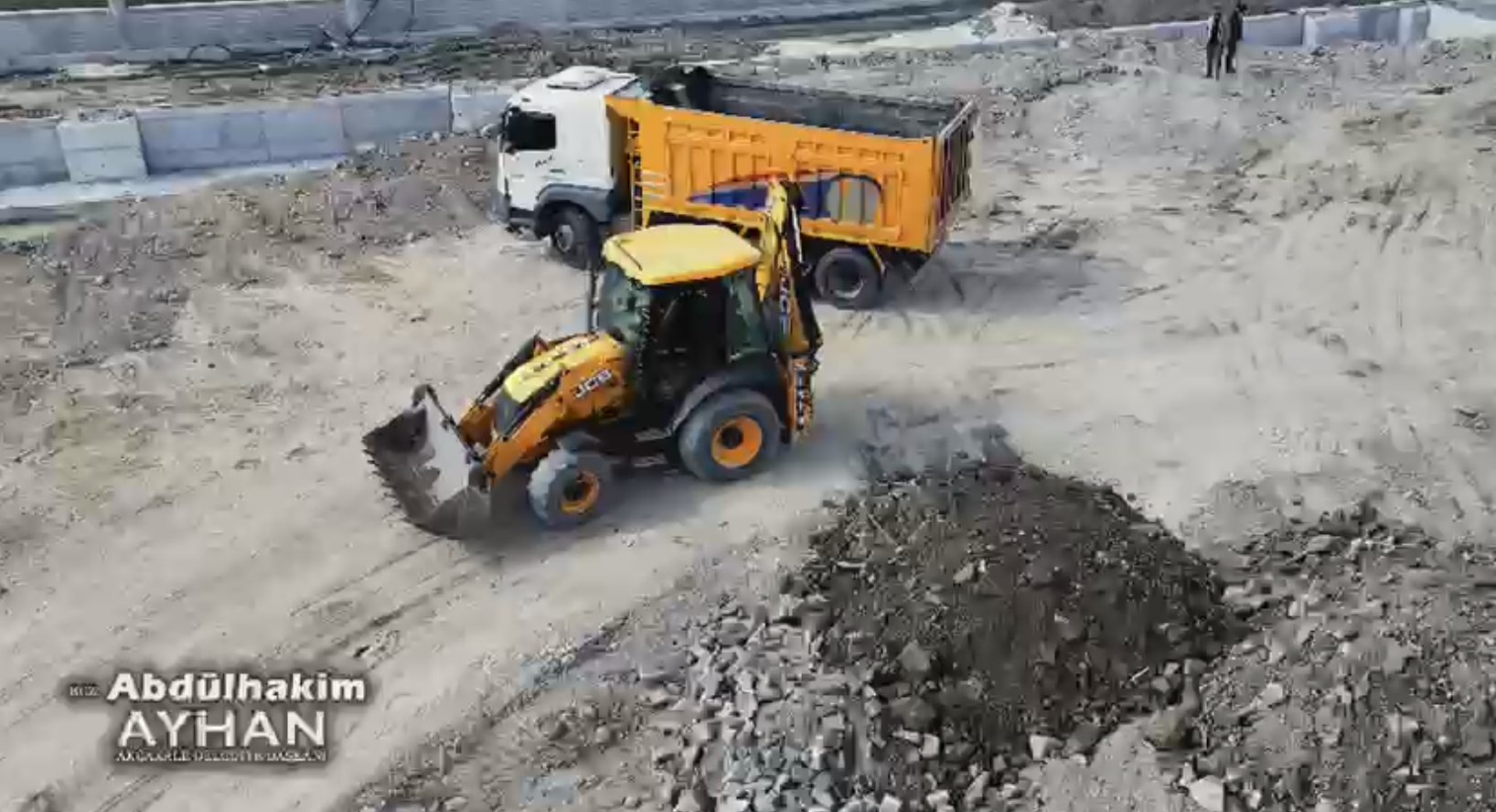 Akçakale'de Spor Tesisleri İçin Hummalı Çalışma Gençlere Modern Alanlar Kuruluyor