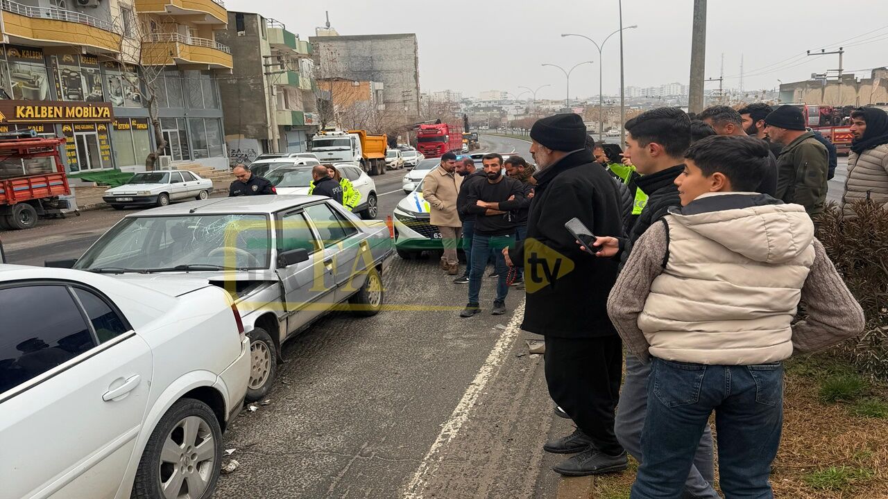 Şanlıurfa Işıklarında Zincirleme Kaza: Yaralı Var