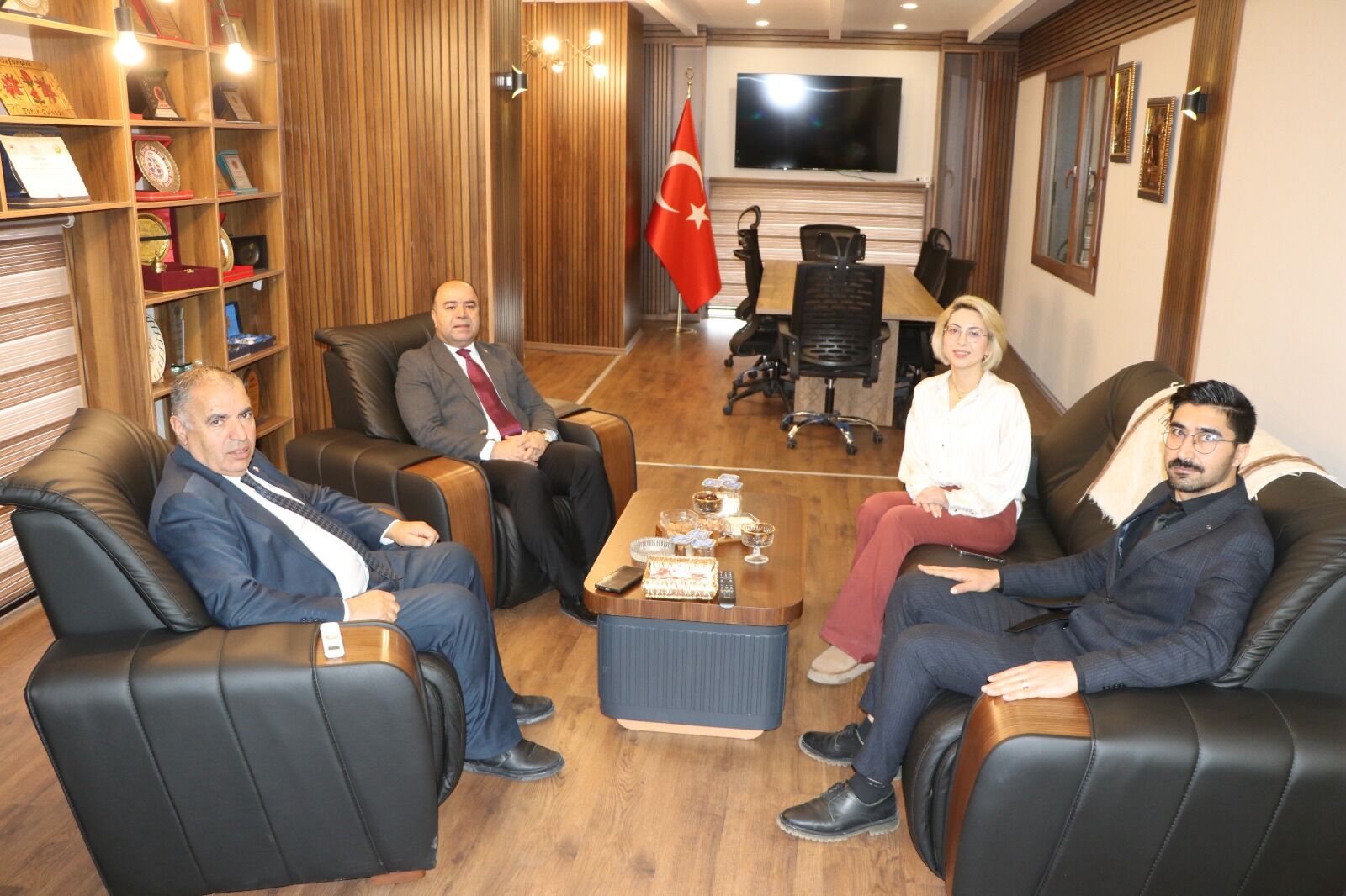 Karaköprü Belediye Başkanı Nihat Çiftçi, Rose Medya Grubu Yönetim Kurulu Başkanı Tahir Gülebak’ı Ziyaret Etti (2)