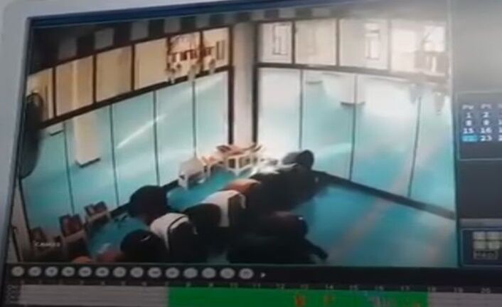 Karaköprü'de Caminin Tavanı Çöktü (1)