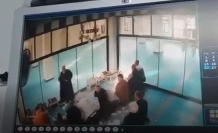 Karaköprü'de Caminin Tavanı Çöktü (2)