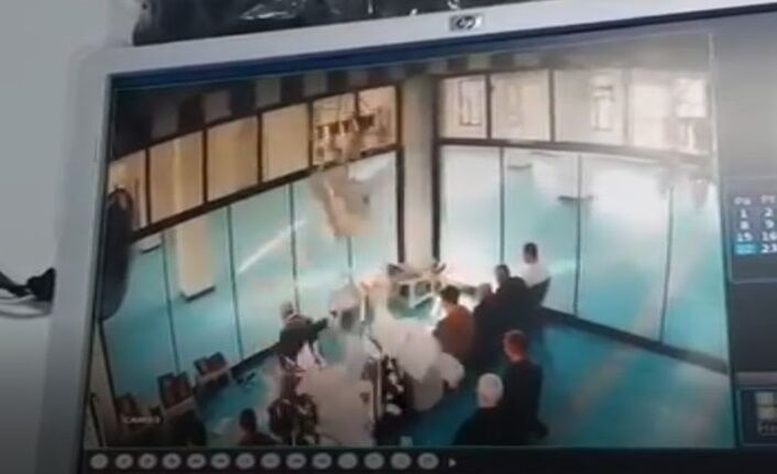 Karaköprü'de Caminin Tavanı Çöktü (3)