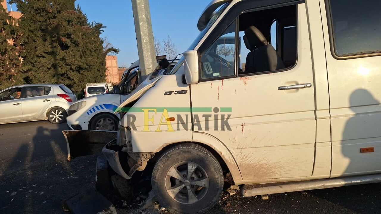 Şanlıurfa Birecik'te İşçi Servisi Kaza Yaptı! Çok Sayıda Yaralı Var (3)