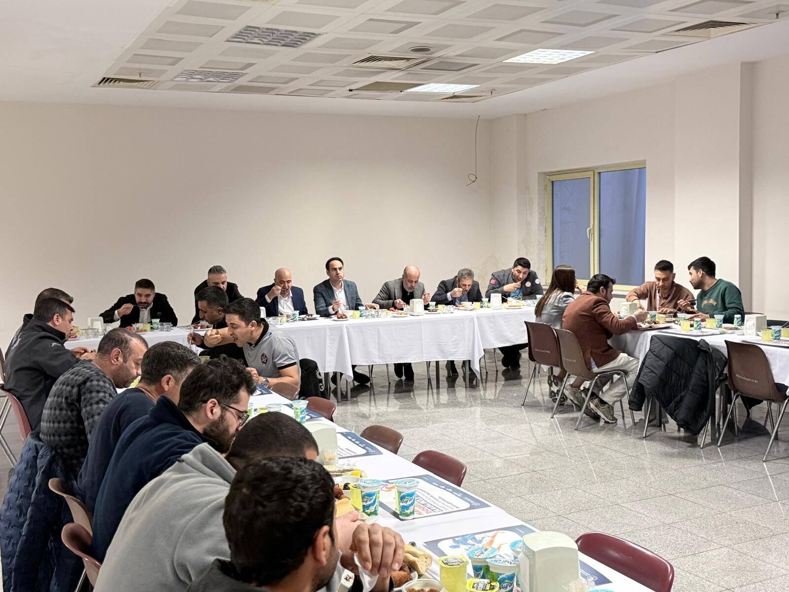 Şanlıurfa İl Sağlık Müdürlüğü Yöneticileri Sağlık Çalışanlarıyla İftarda Buluştu (3)
