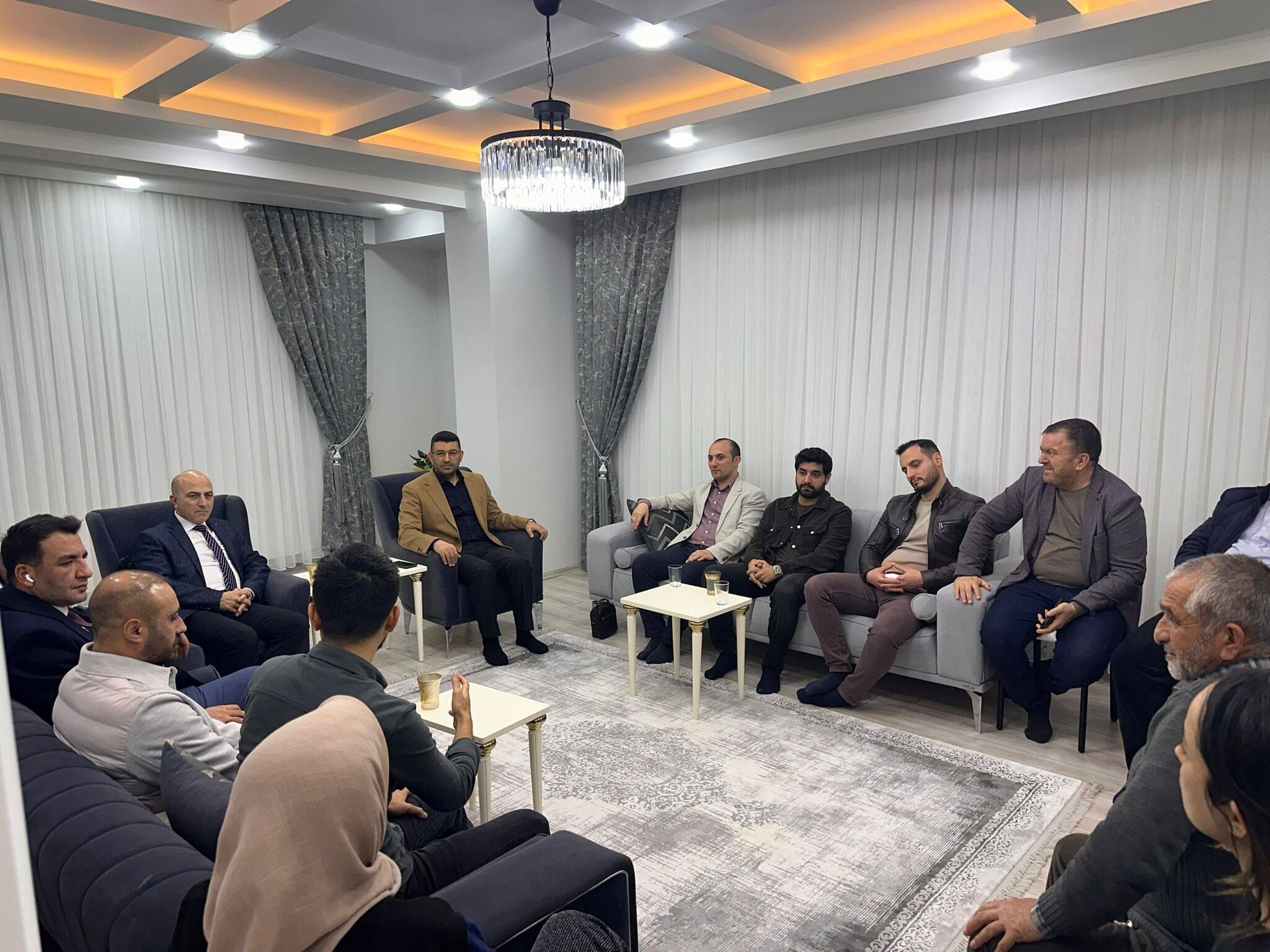 Şanlıurfa İl Sağlık Müdürlüğü Yöneticileri Sağlık Çalışanlarıyla İftarda Buluştu (6)