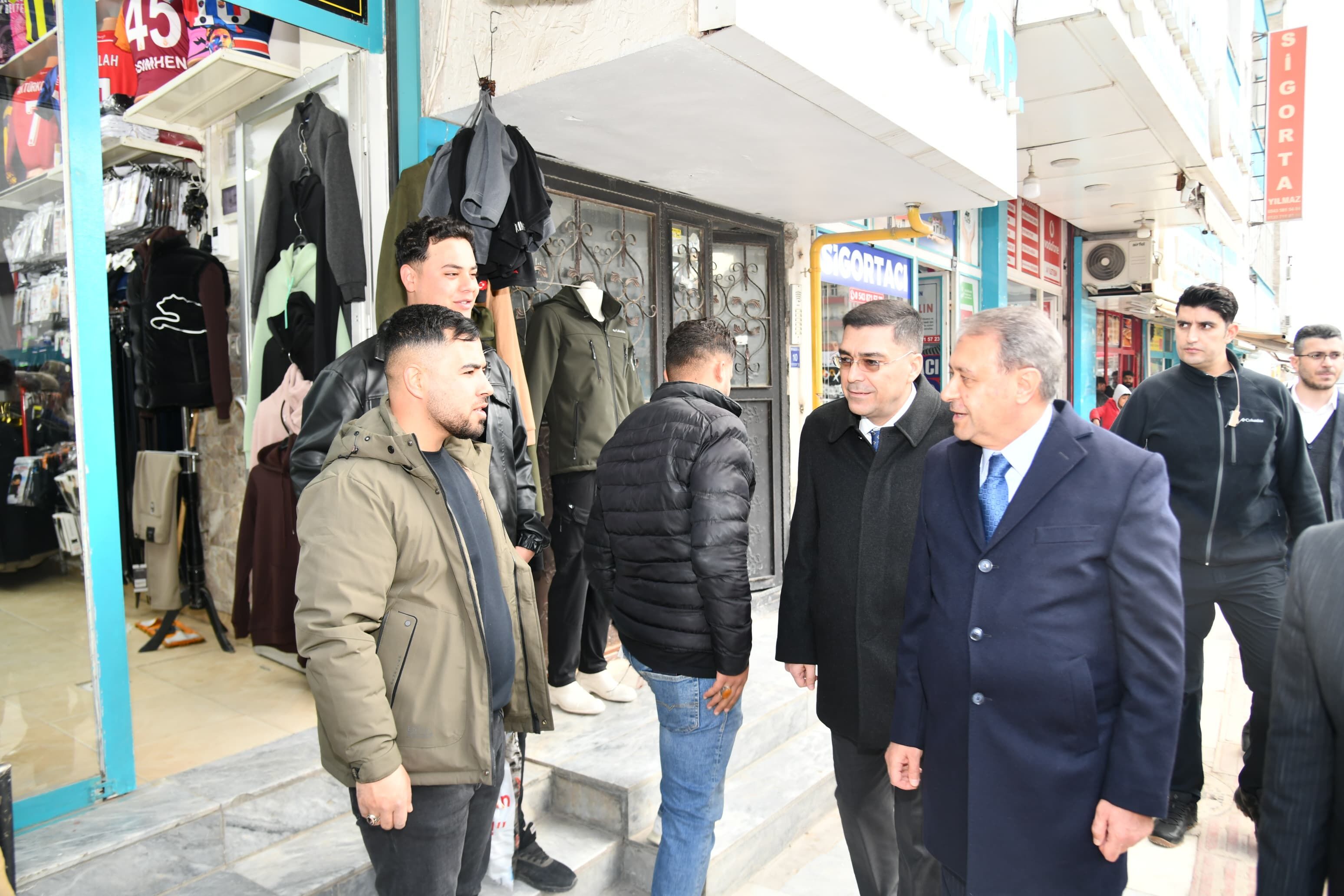 Şanlıurfa Valisi Hasan Şıldak, Akçakale’de Vatandaşlarla İftar Sofrasında Buluştu (7)