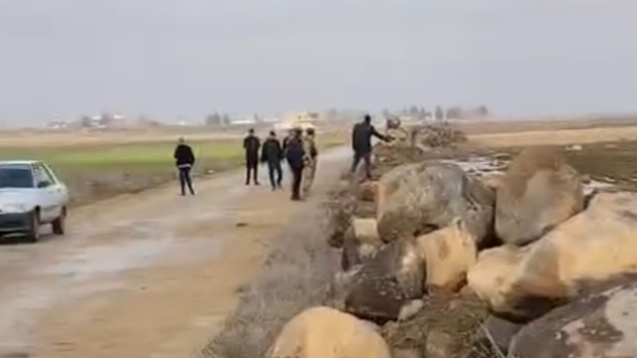 Şanlıurfa Viranşehirde Hurdaya Dönen Araçtan 2 Kişi… (1)