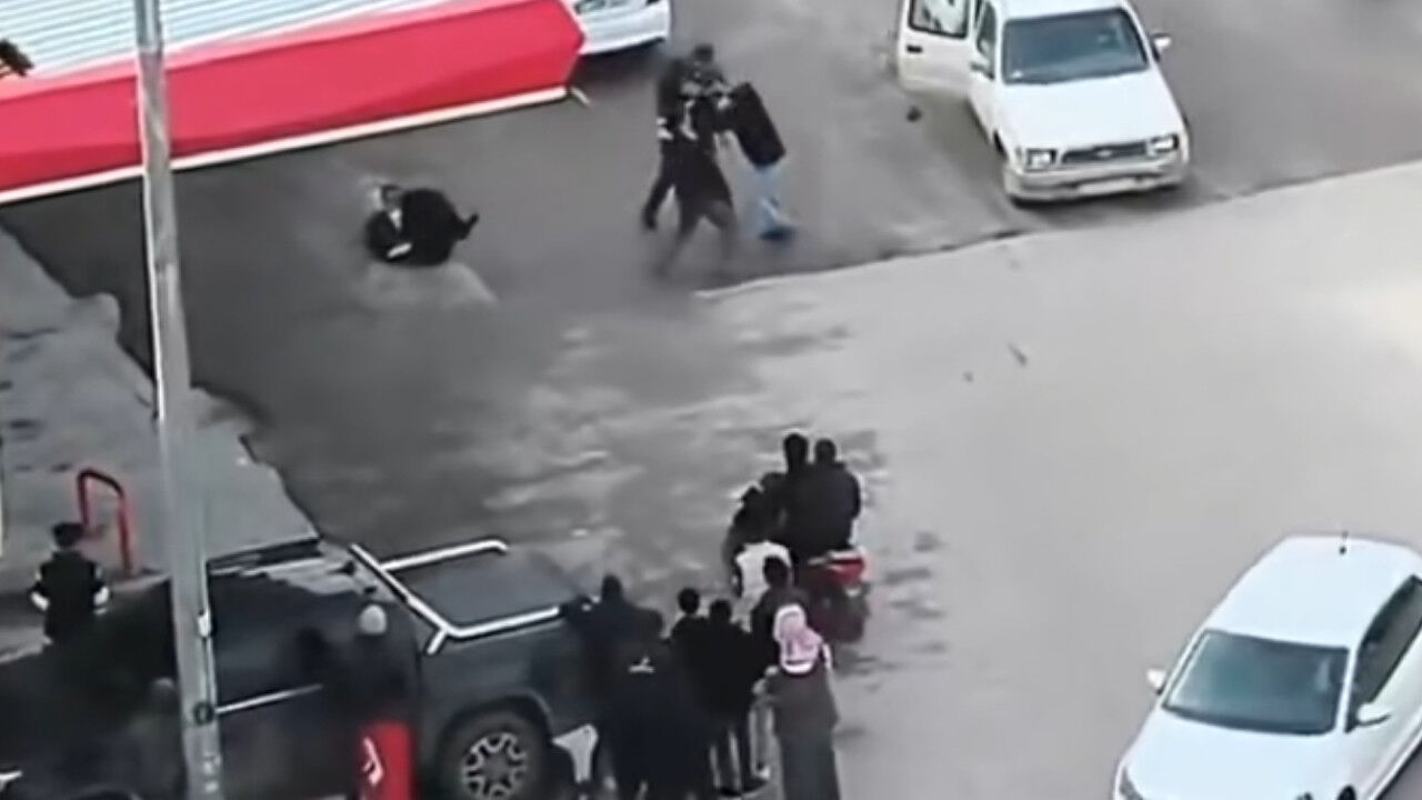 Şanlıurfa’da Aileler Birbirine Girdi Ortalık Savaş Alanına Döndü! (3)