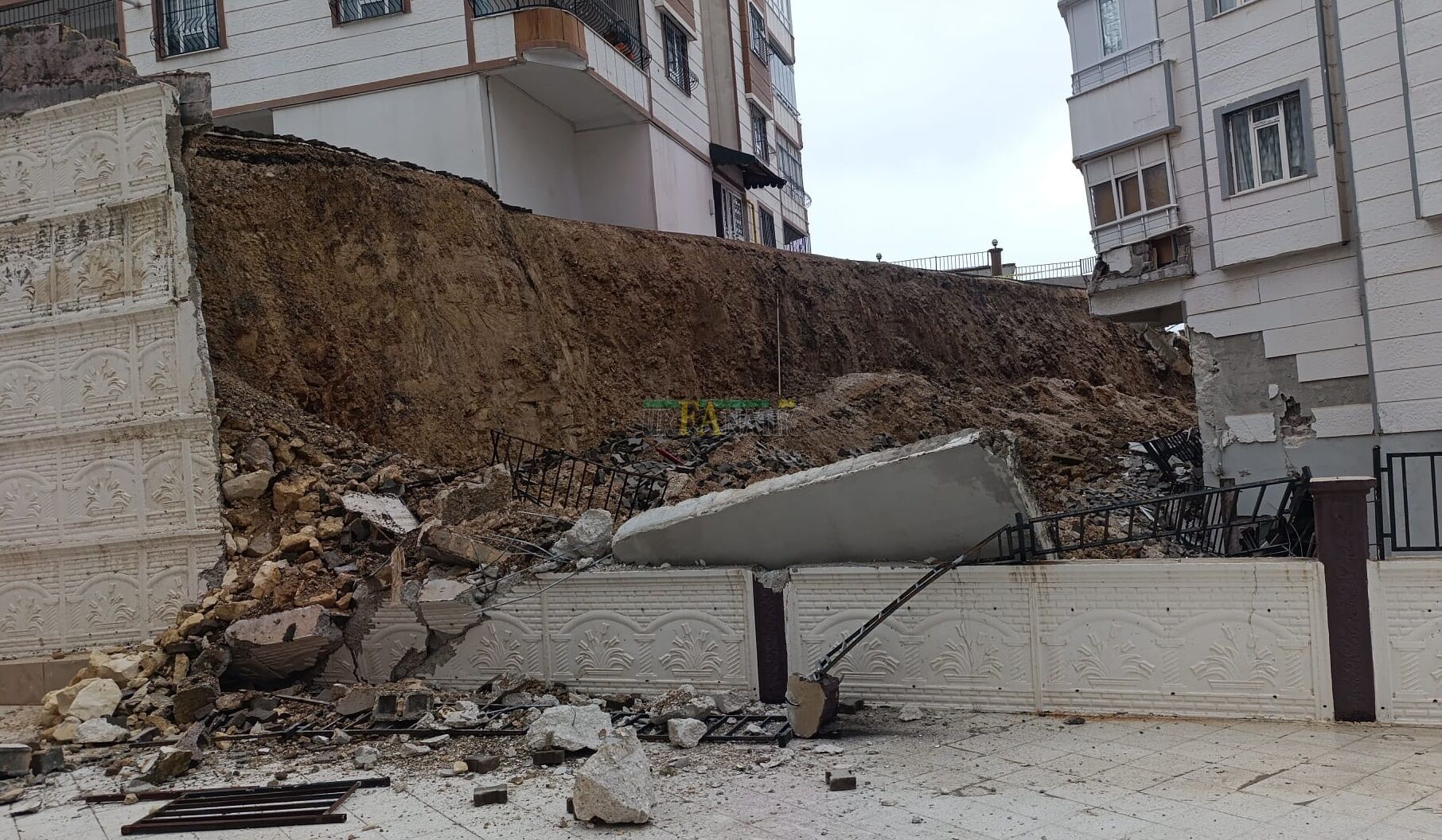 Şanlıurfa’da İstinat Duvarı Çöktü (4)