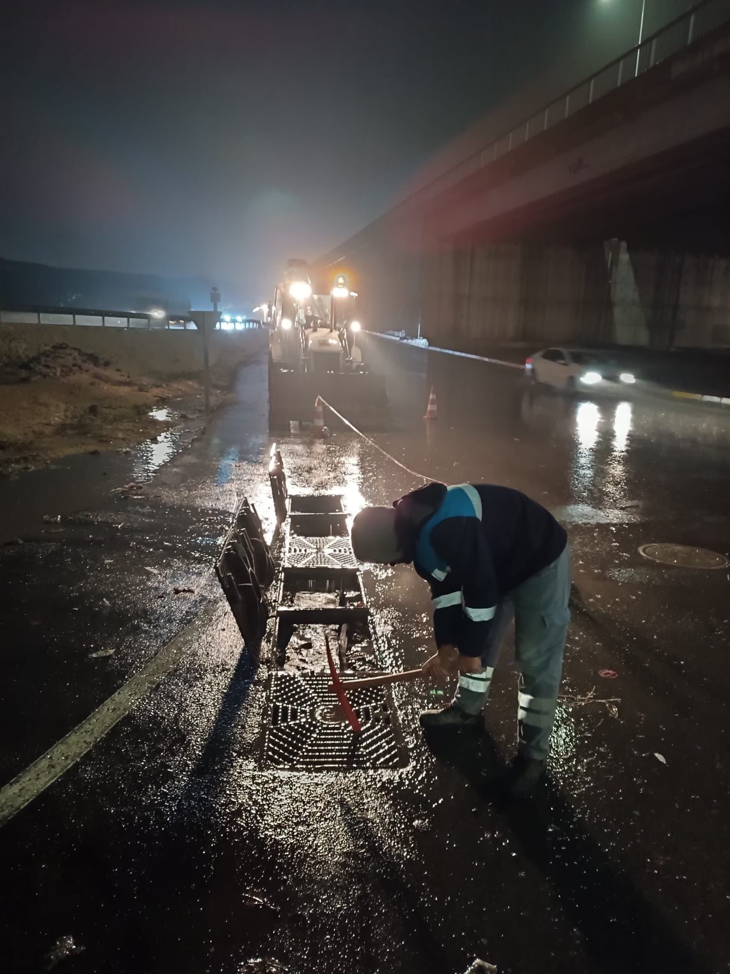 Şanlıurfa’da Sağanak Yağış Cadde Ve Sokakları Göle Çevirdi (2)