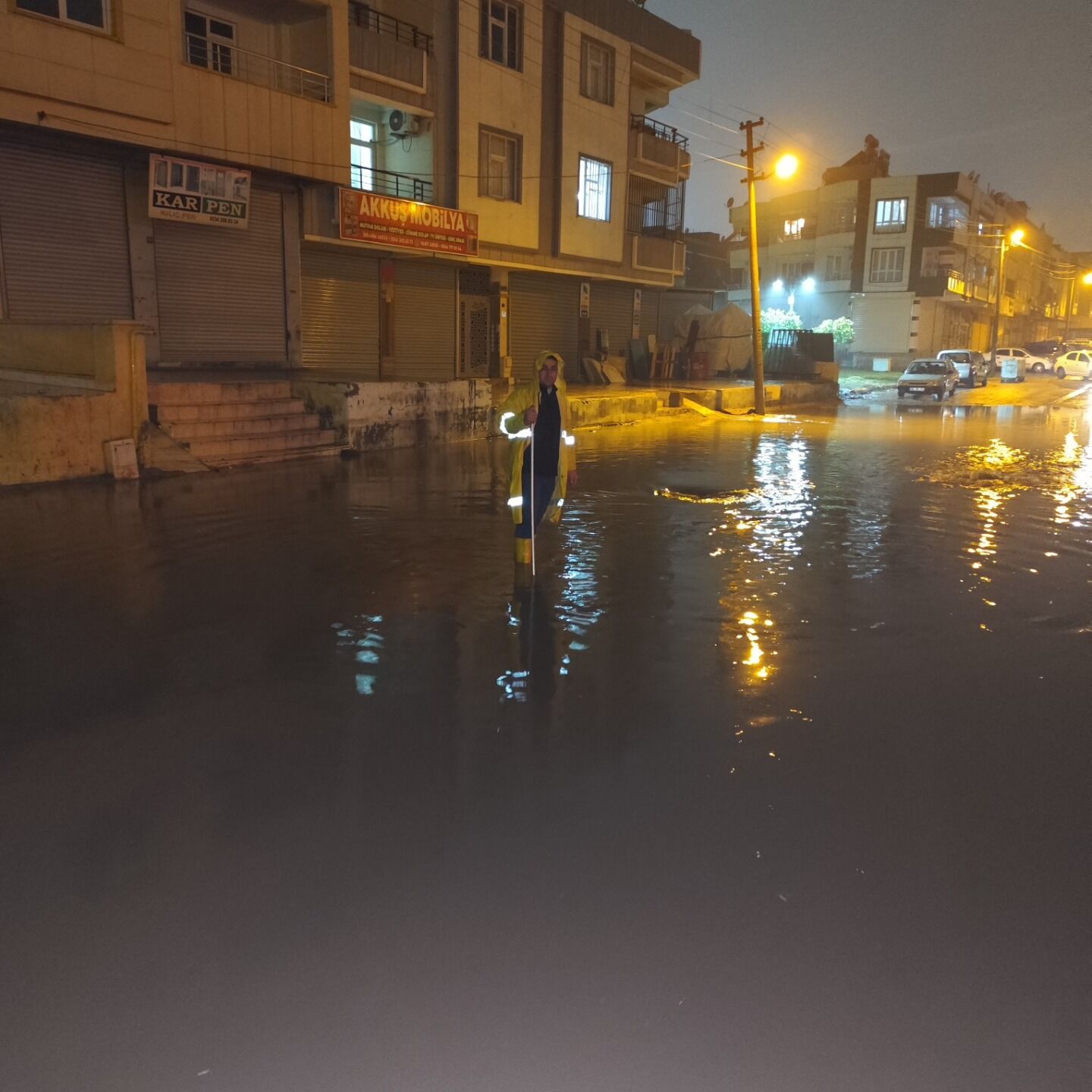 Şanlıurfa’da Sağanak Yağış Cadde Ve Sokakları Göle Çevirdi (3)