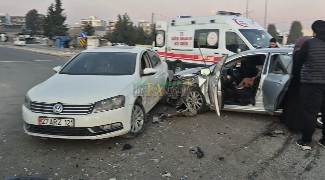 Şanlıurfa’nın Haliliye İlçesinde 3 Araç Birbirine Girdi (2)