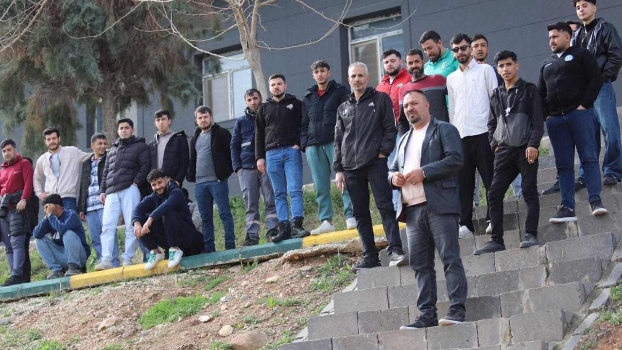Şanlıurfasporlu Taraftarlar 24 Erzincanspor Maçı Sonrası Tesislere Akın Etti! (3)