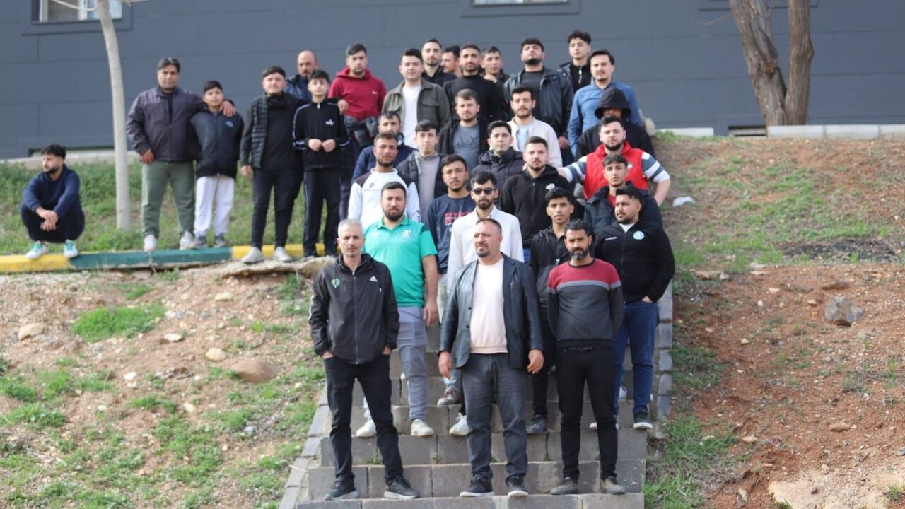 Şanlıurfasporlu Taraftarlar 24 Erzincanspor Maçı Sonrası Tesislere Akın Etti! (4)