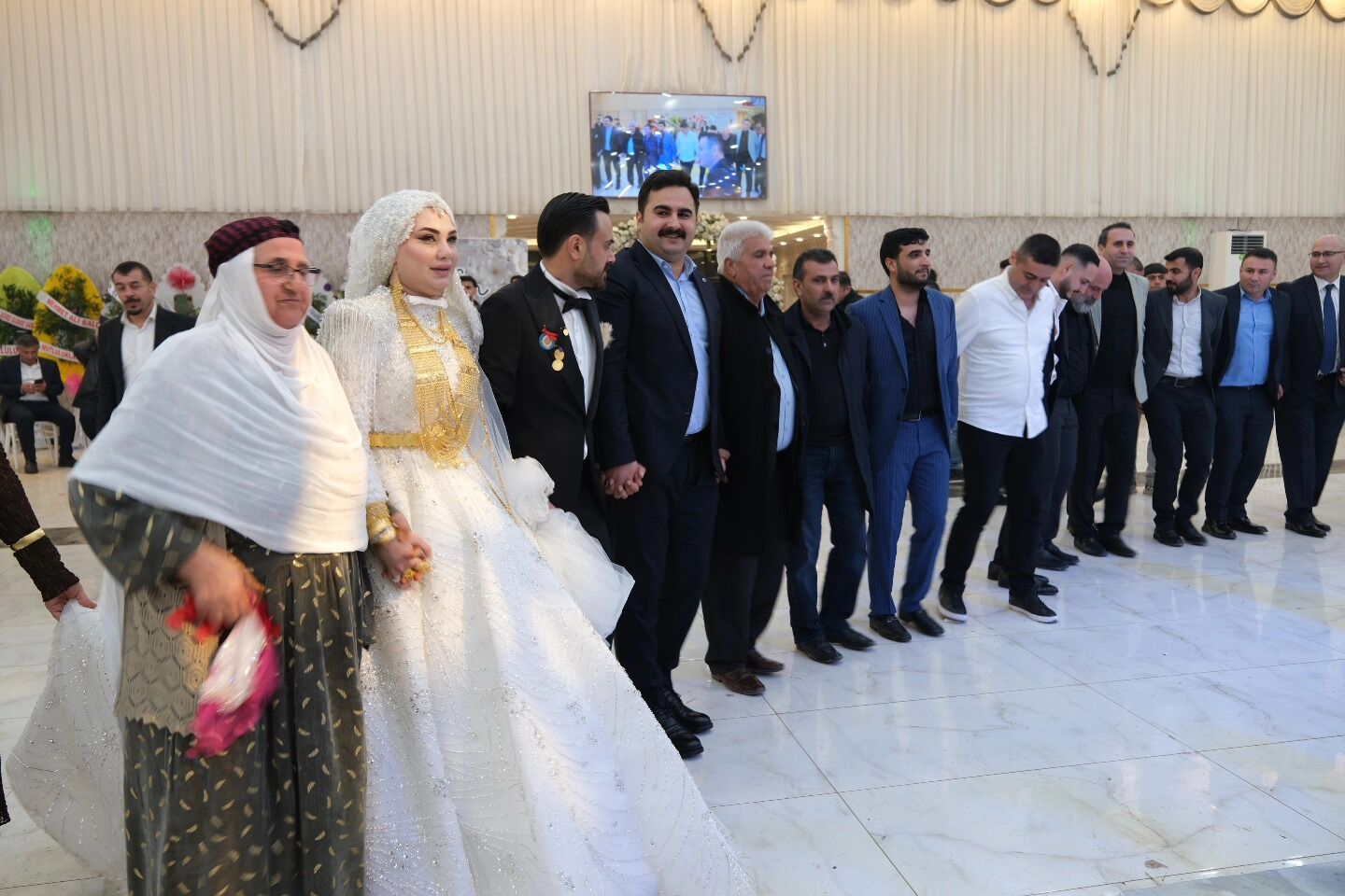 Viranşehir Kaymakamı Kemal Ülkü Düğünde Halay Çekti Ve Nikâh Şahidi Oldu (2)