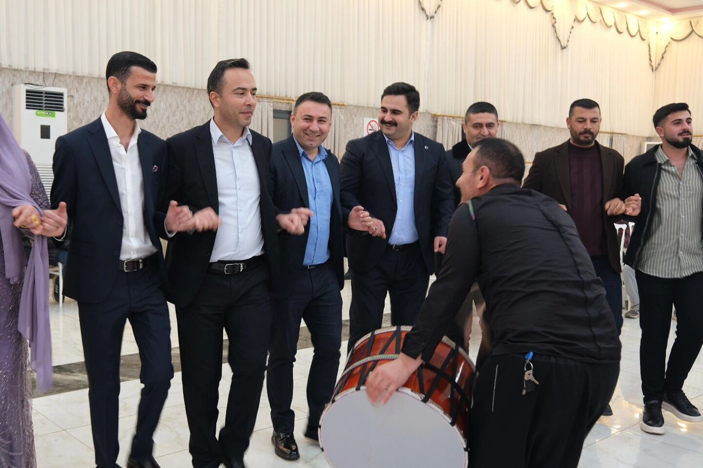 Viranşehir Kaymakamı Kemal Ülkü Düğünde Halay Çekti Ve Nikâh Şahidi Oldu (3)