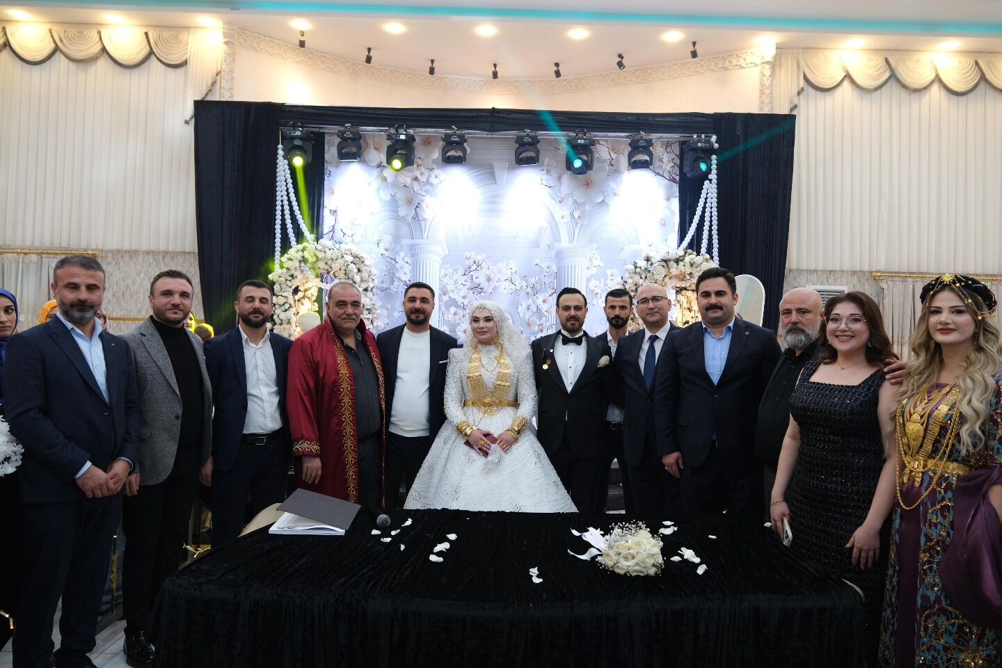 Viranşehir Kaymakamı Kemal Ülkü Düğünde Halay Çekti Ve Nikâh Şahidi Oldu (7)