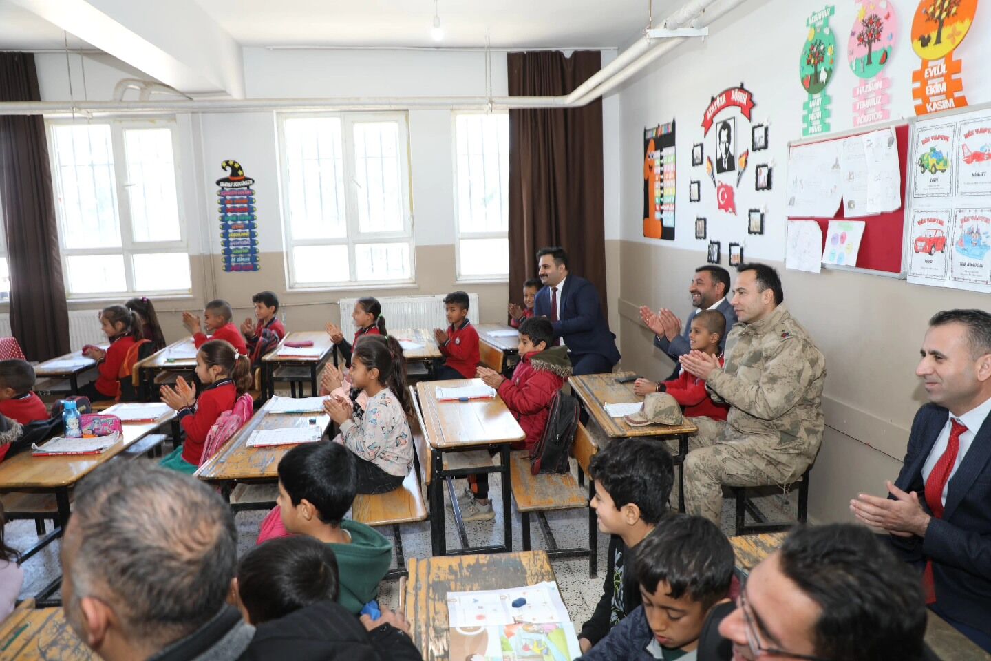 Viranşehir’de Halk Konuşuyor, Kaymakam Kemal Ülkü Not Alıyor (6)