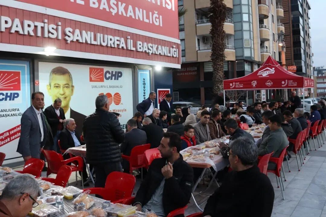 CHP Şanlıurfa İl Başkanlığı Bu Ramazan da İftar Sofralarını Kuruyor-1