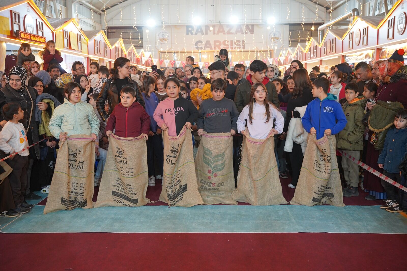 Kahta Ramazan Çarşısı Çocukları Doyasıya Eğlendirdi-1